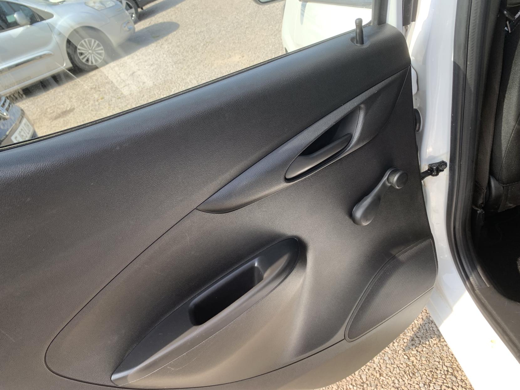 Vauxhall Viva 1.0i SE Hatchback 5dr Petrol Manual Euro 6 (a/c) (73 ps)