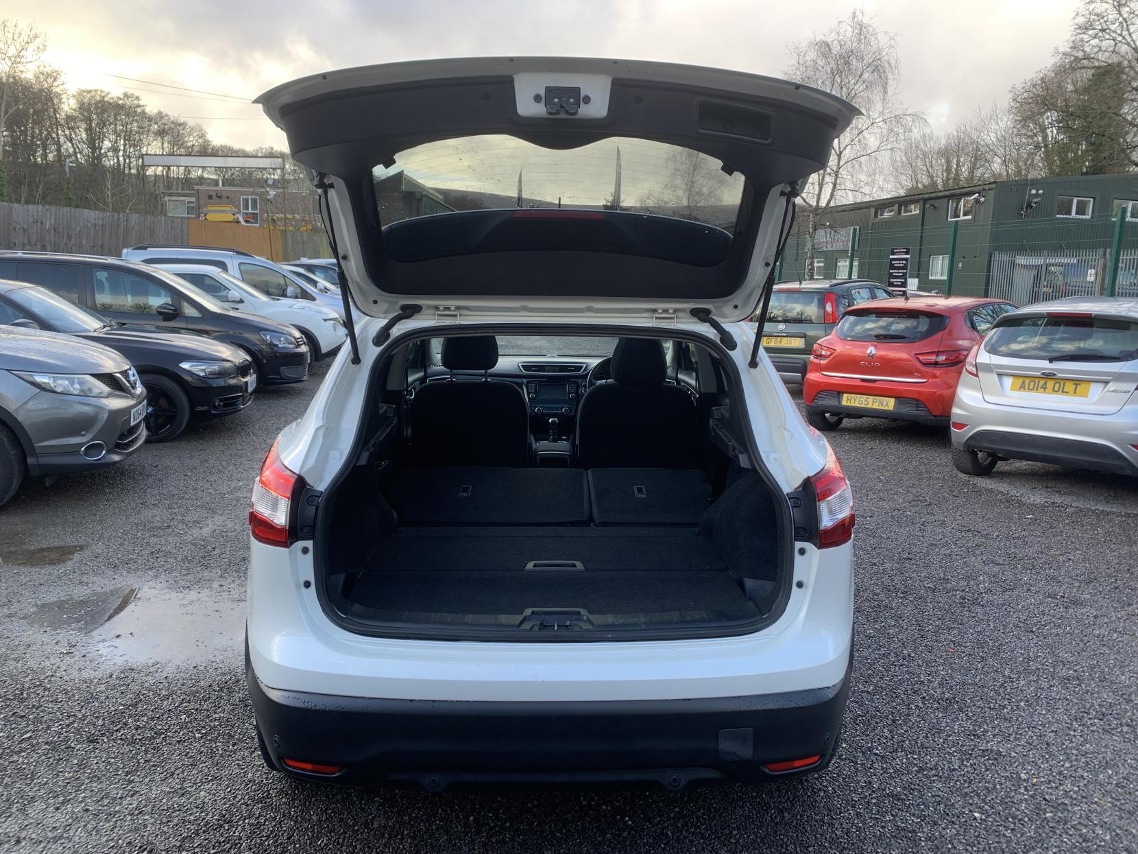 Nissan Qashqai 1.5 dCi N-Connecta SUV 5dr Diesel Manual 2WD Euro 6 (s/s) (110 ps)