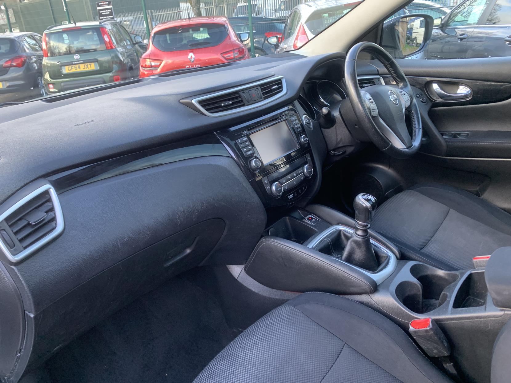 Nissan Qashqai 1.5 dCi N-Connecta SUV 5dr Diesel Manual 2WD Euro 6 (s/s) (110 ps)