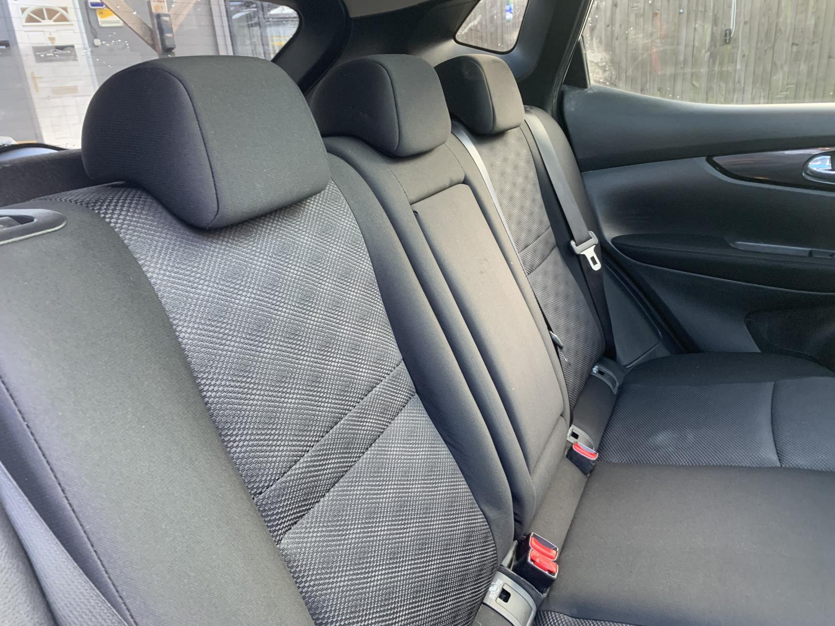 Nissan Qashqai 1.5 dCi N-Connecta SUV 5dr Diesel Manual 2WD Euro 6 (s/s) (110 ps)