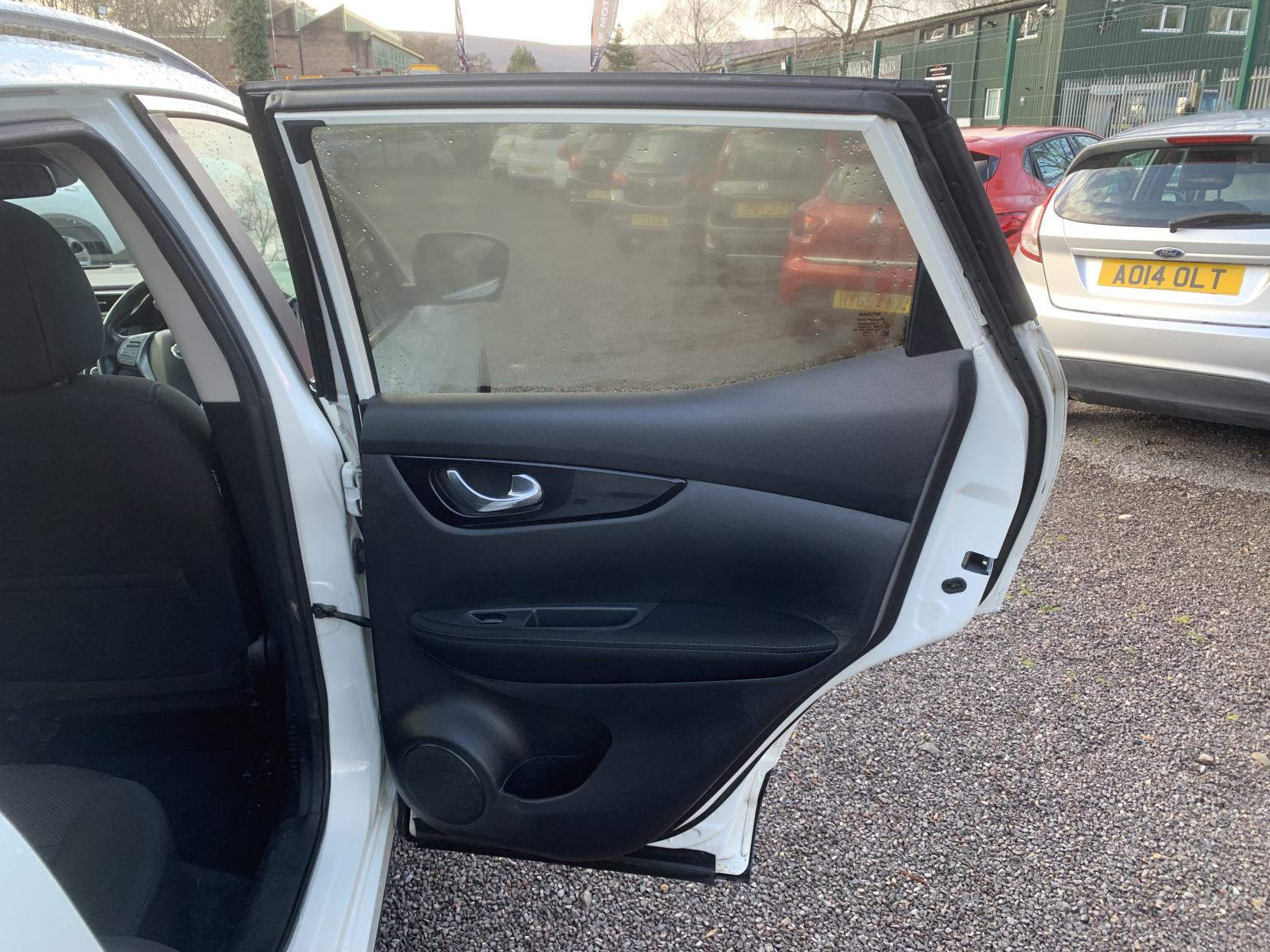 Nissan Qashqai 1.5 dCi N-Connecta SUV 5dr Diesel Manual 2WD Euro 6 (s/s) (110 ps)