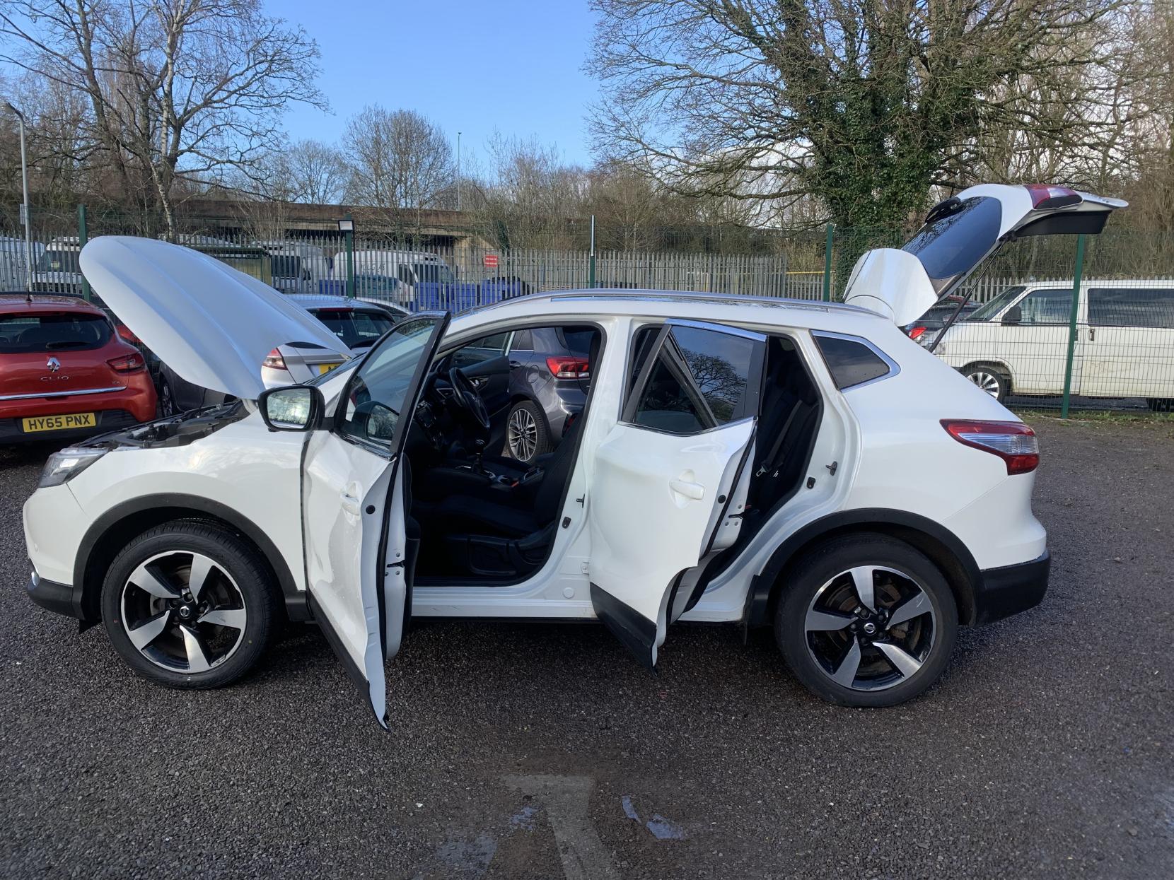 Nissan Qashqai 1.5 dCi N-Connecta SUV 5dr Diesel Manual 2WD Euro 6 (s/s) (110 ps)