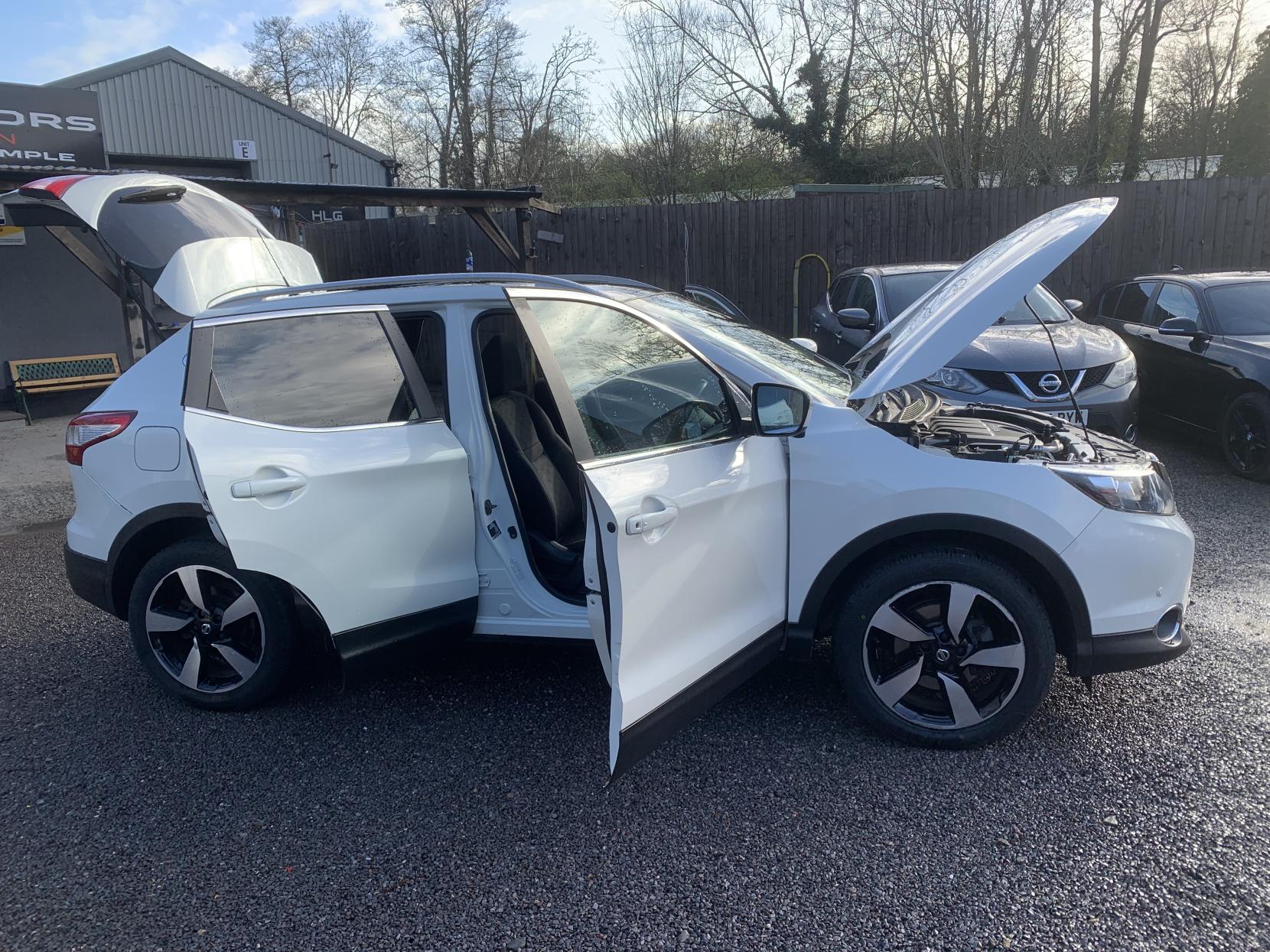 Nissan Qashqai 1.5 dCi N-Connecta SUV 5dr Diesel Manual 2WD Euro 6 (s/s) (110 ps)