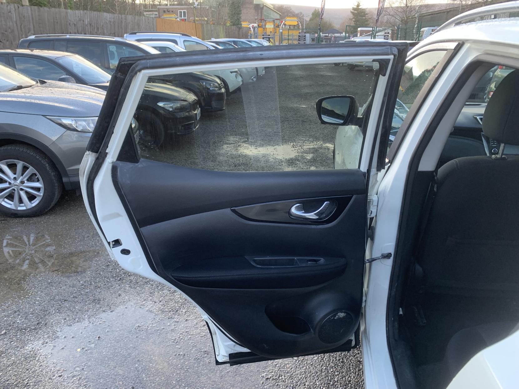 Nissan Qashqai 1.5 dCi N-Connecta SUV 5dr Diesel Manual 2WD Euro 6 (s/s) (110 ps)