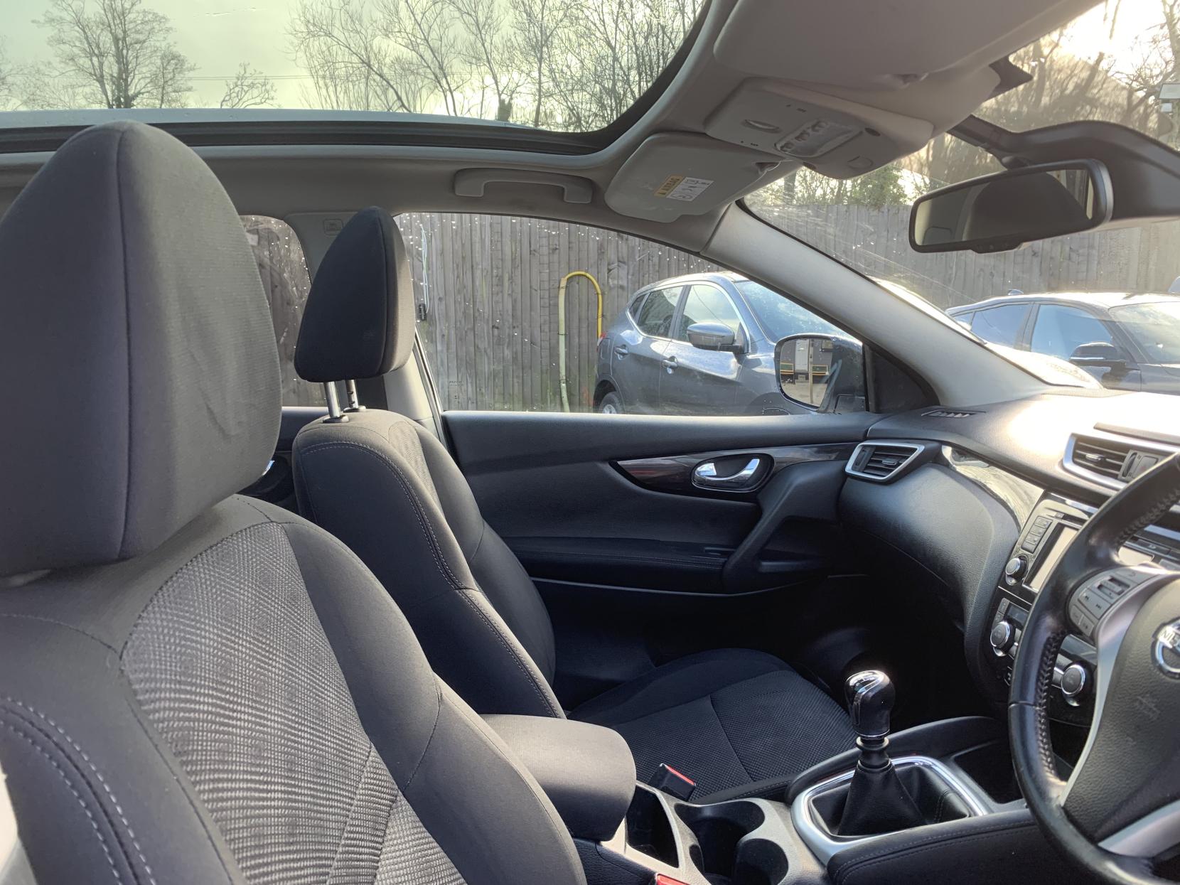 Nissan Qashqai 1.5 dCi N-Connecta SUV 5dr Diesel Manual 2WD Euro 6 (s/s) (110 ps)