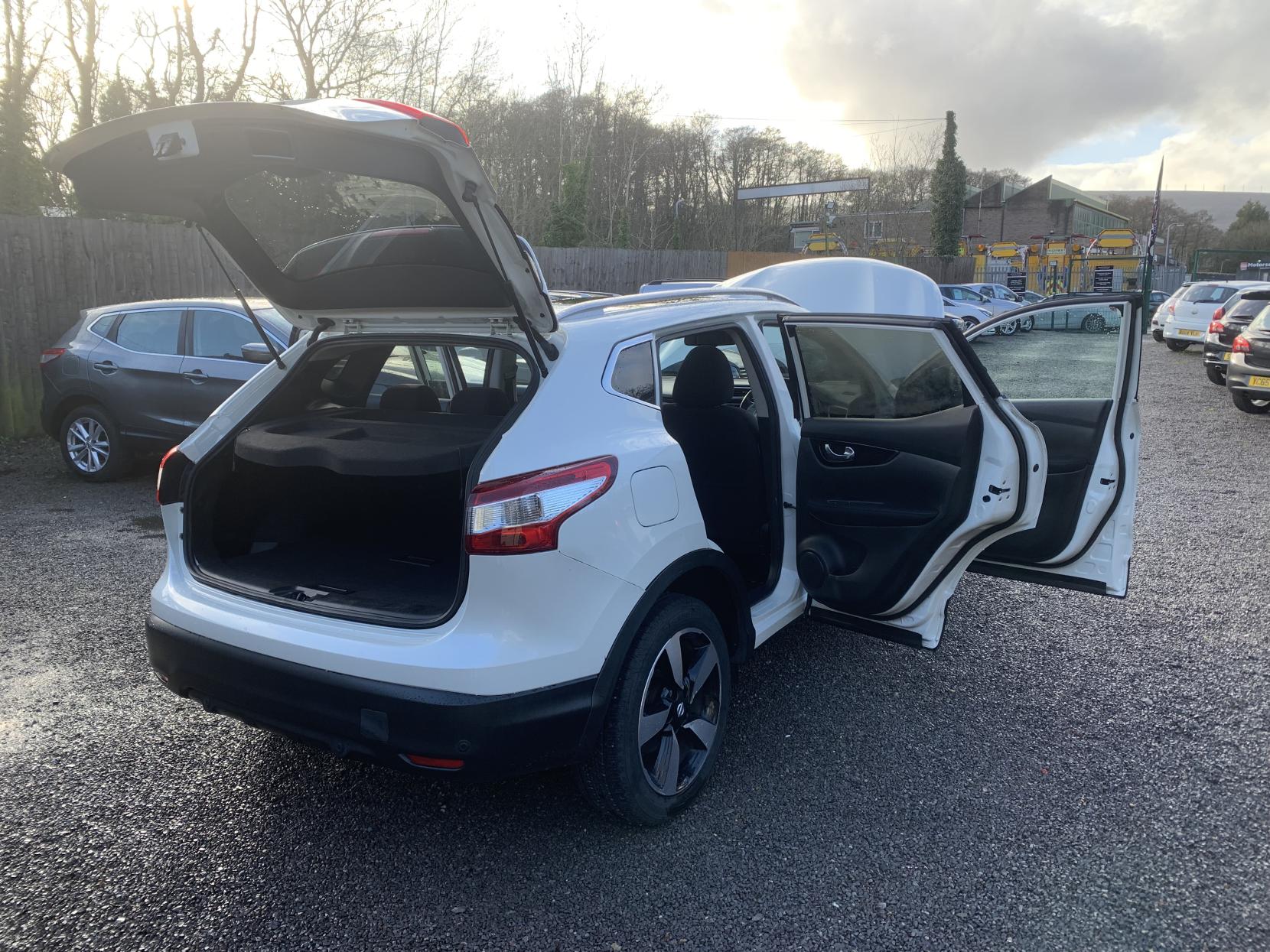 Nissan Qashqai 1.5 dCi N-Connecta SUV 5dr Diesel Manual 2WD Euro 6 (s/s) (110 ps)
