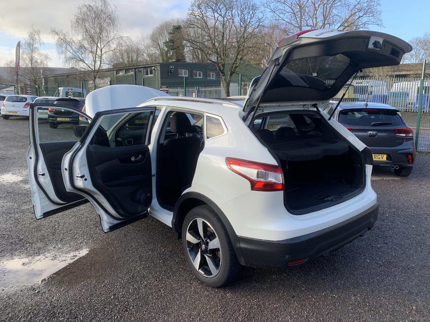 Nissan Qashqai 1.5 dCi N-Connecta SUV 5dr Diesel Manual 2WD Euro 6 (s/s) (110 ps)