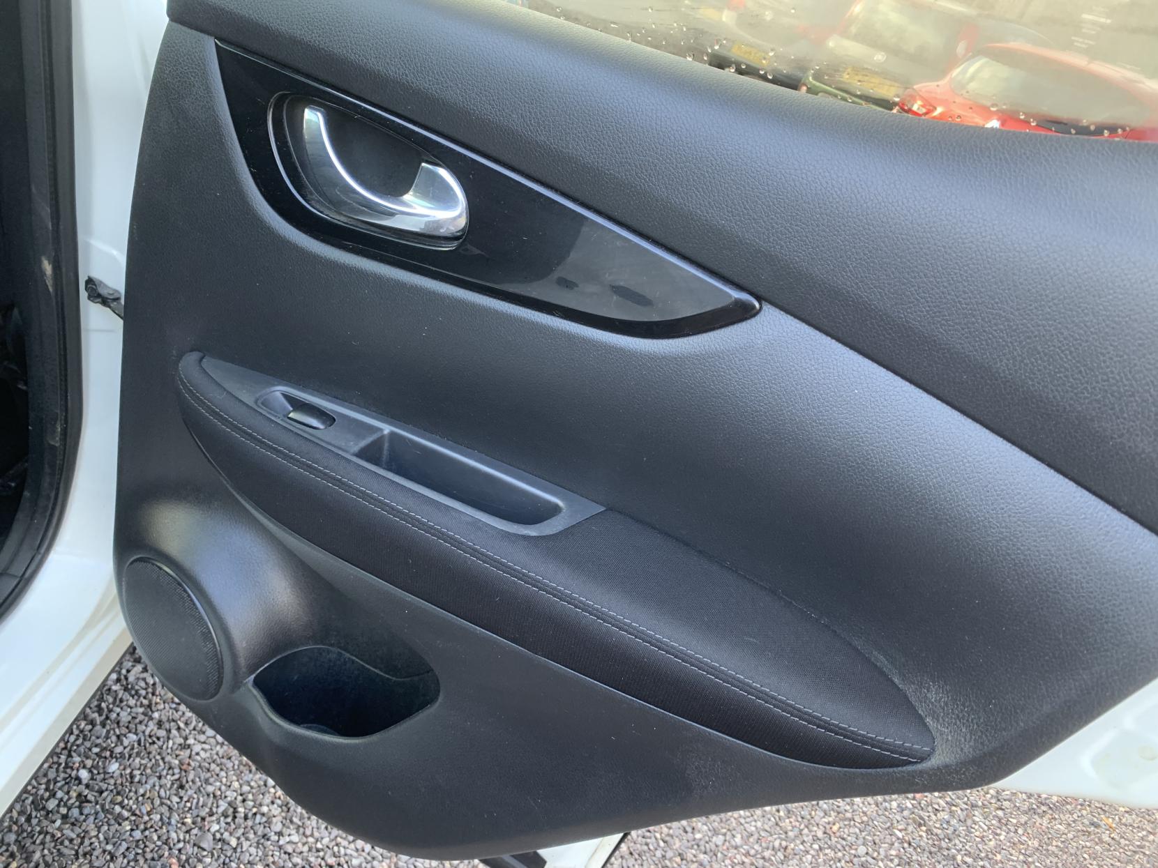 Nissan Qashqai 1.5 dCi N-Connecta SUV 5dr Diesel Manual 2WD Euro 6 (s/s) (110 ps)