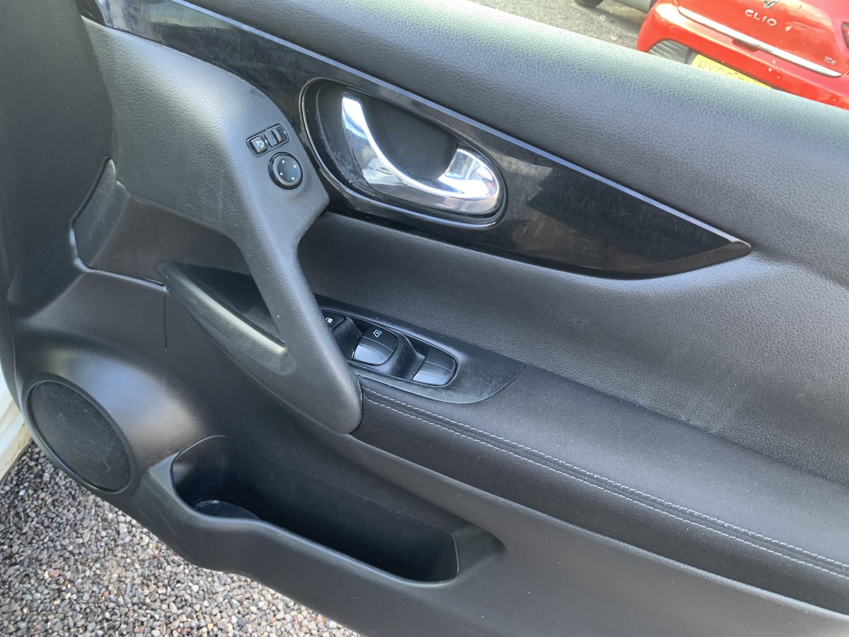 Nissan Qashqai 1.5 dCi N-Connecta SUV 5dr Diesel Manual 2WD Euro 6 (s/s) (110 ps)