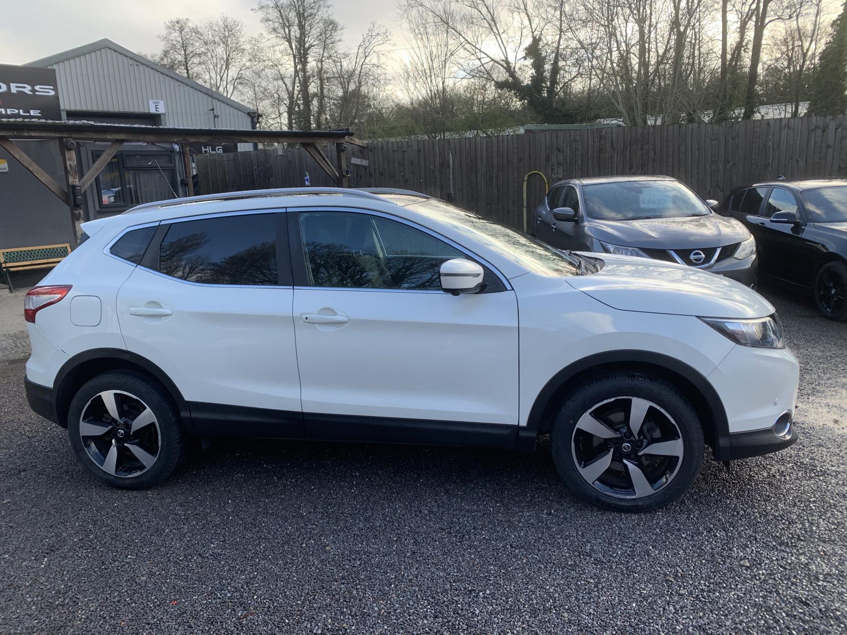 Nissan Qashqai 1.5 dCi N-Connecta SUV 5dr Diesel Manual 2WD Euro 6 (s/s) (110 ps)