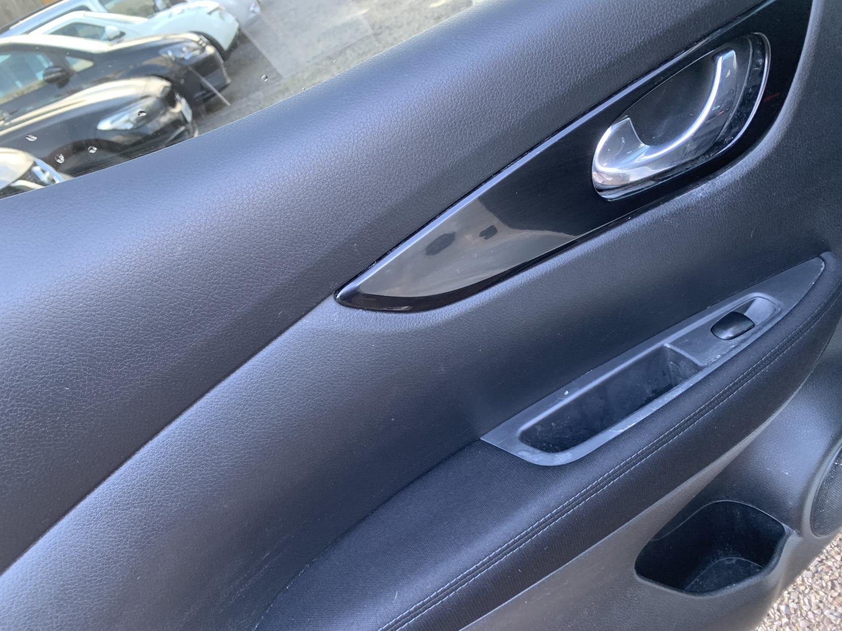 Nissan Qashqai 1.5 dCi N-Connecta SUV 5dr Diesel Manual 2WD Euro 6 (s/s) (110 ps)