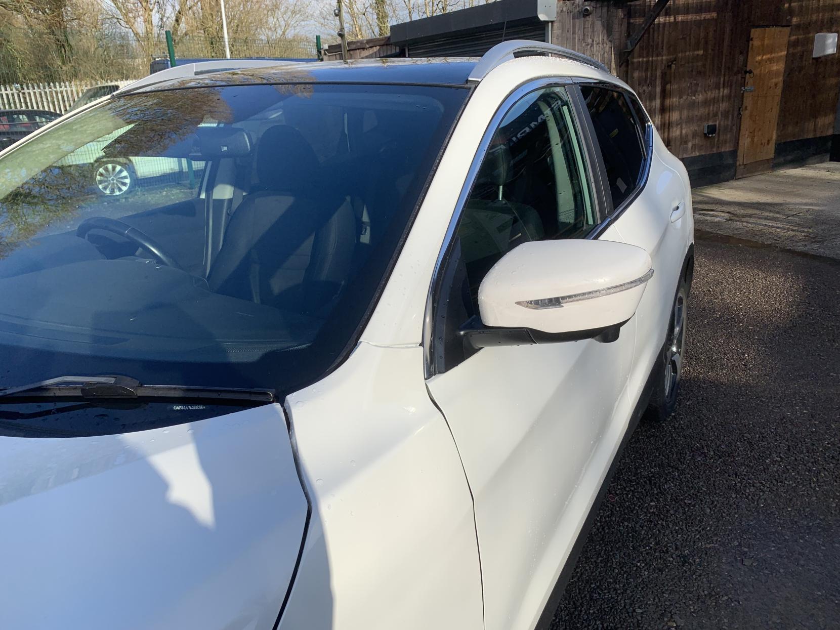 Nissan Qashqai 1.5 dCi N-Connecta SUV 5dr Diesel Manual 2WD Euro 6 (s/s) (110 ps)