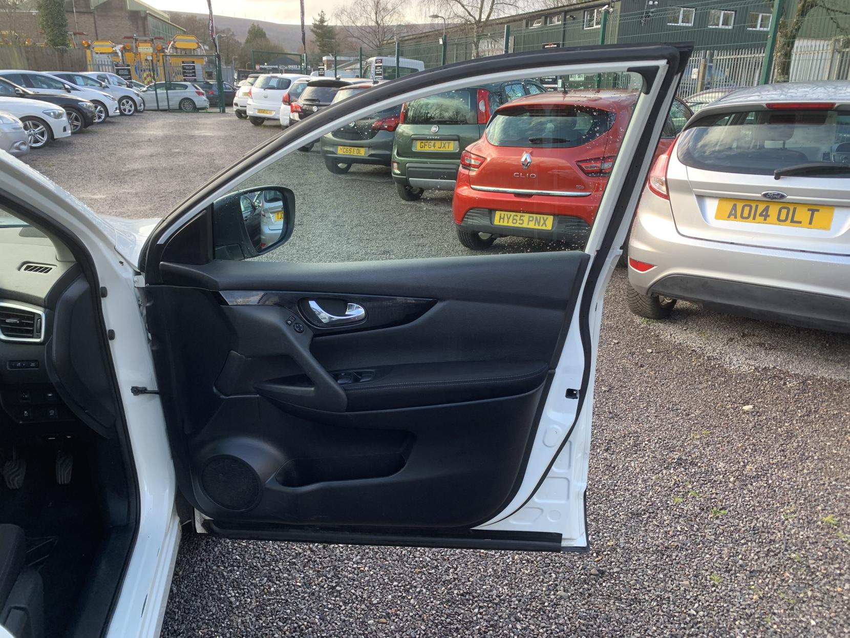 Nissan Qashqai 1.5 dCi N-Connecta SUV 5dr Diesel Manual 2WD Euro 6 (s/s) (110 ps)