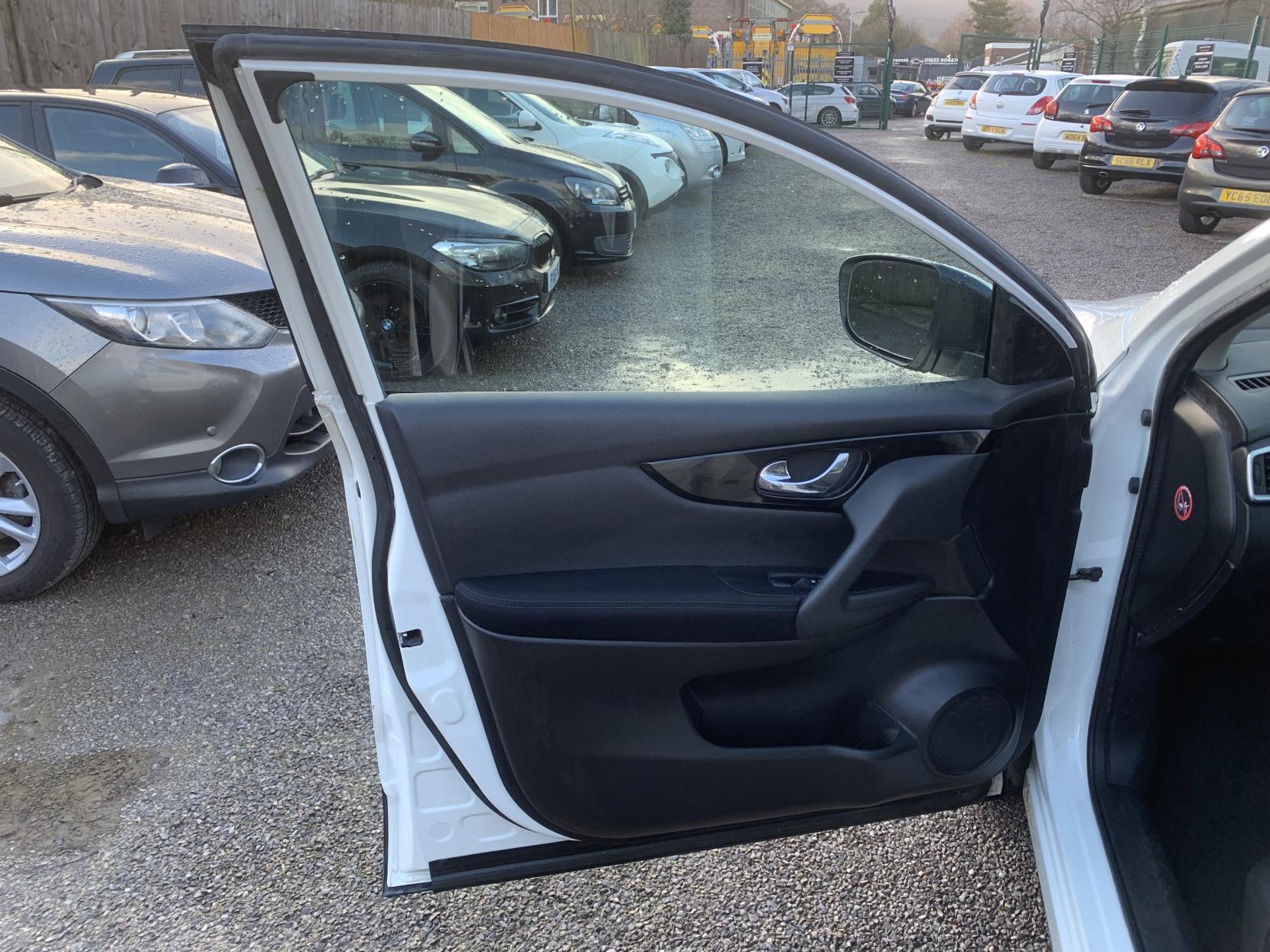 Nissan Qashqai 1.5 dCi N-Connecta SUV 5dr Diesel Manual 2WD Euro 6 (s/s) (110 ps)