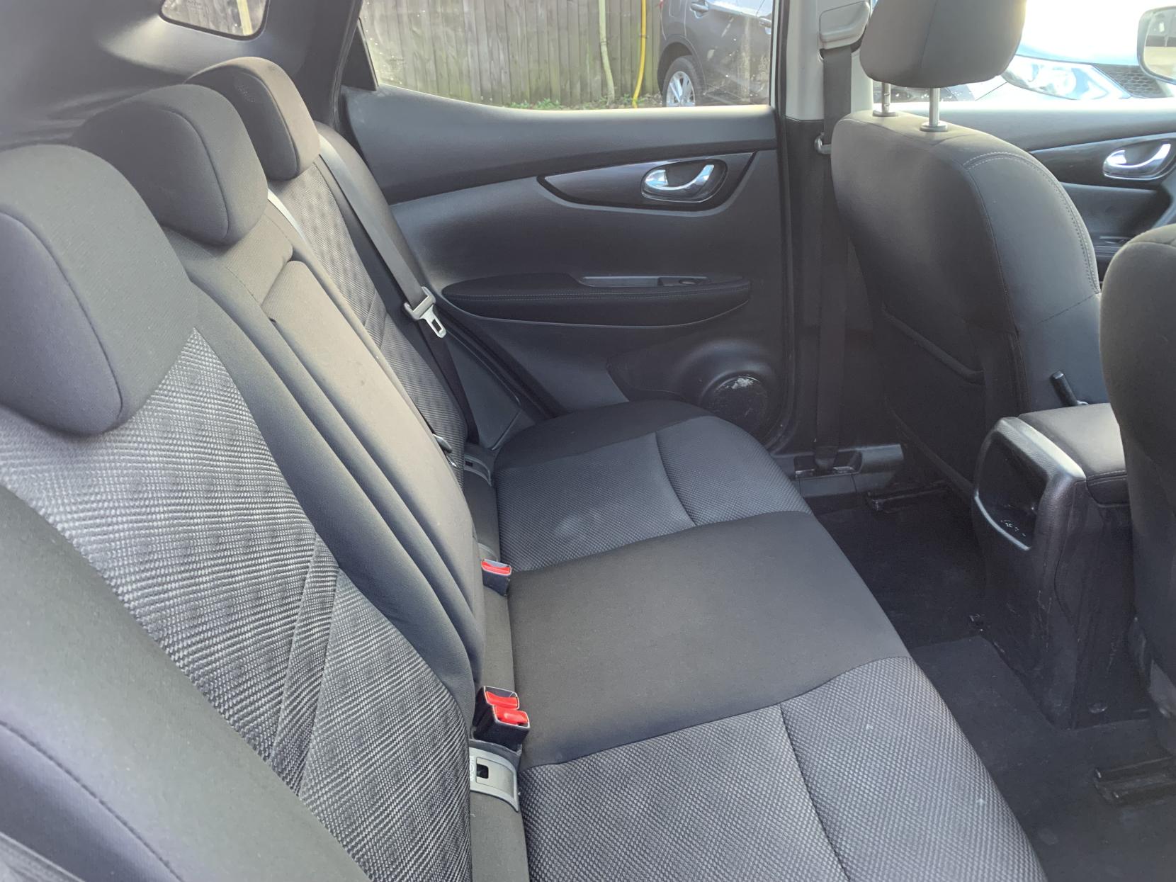 Nissan Qashqai 1.5 dCi N-Connecta SUV 5dr Diesel Manual 2WD Euro 6 (s/s) (110 ps)