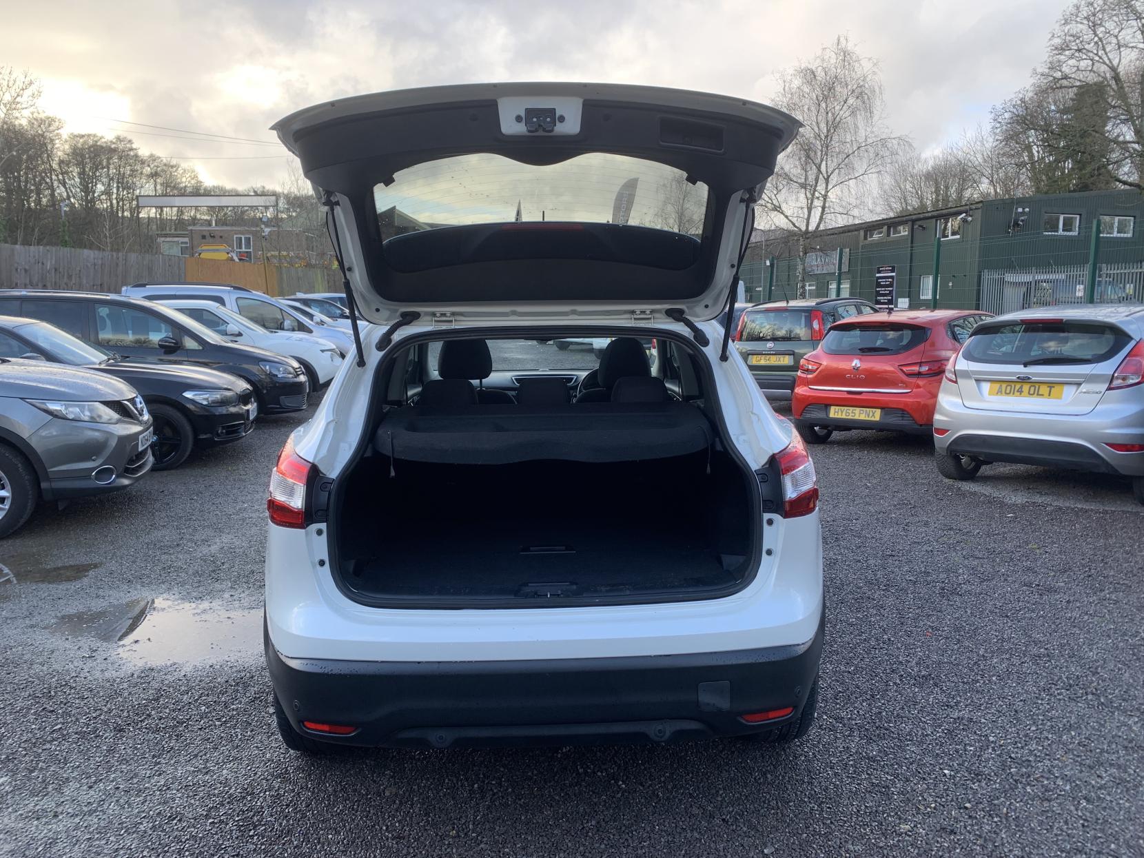 Nissan Qashqai 1.5 dCi N-Connecta SUV 5dr Diesel Manual 2WD Euro 6 (s/s) (110 ps)