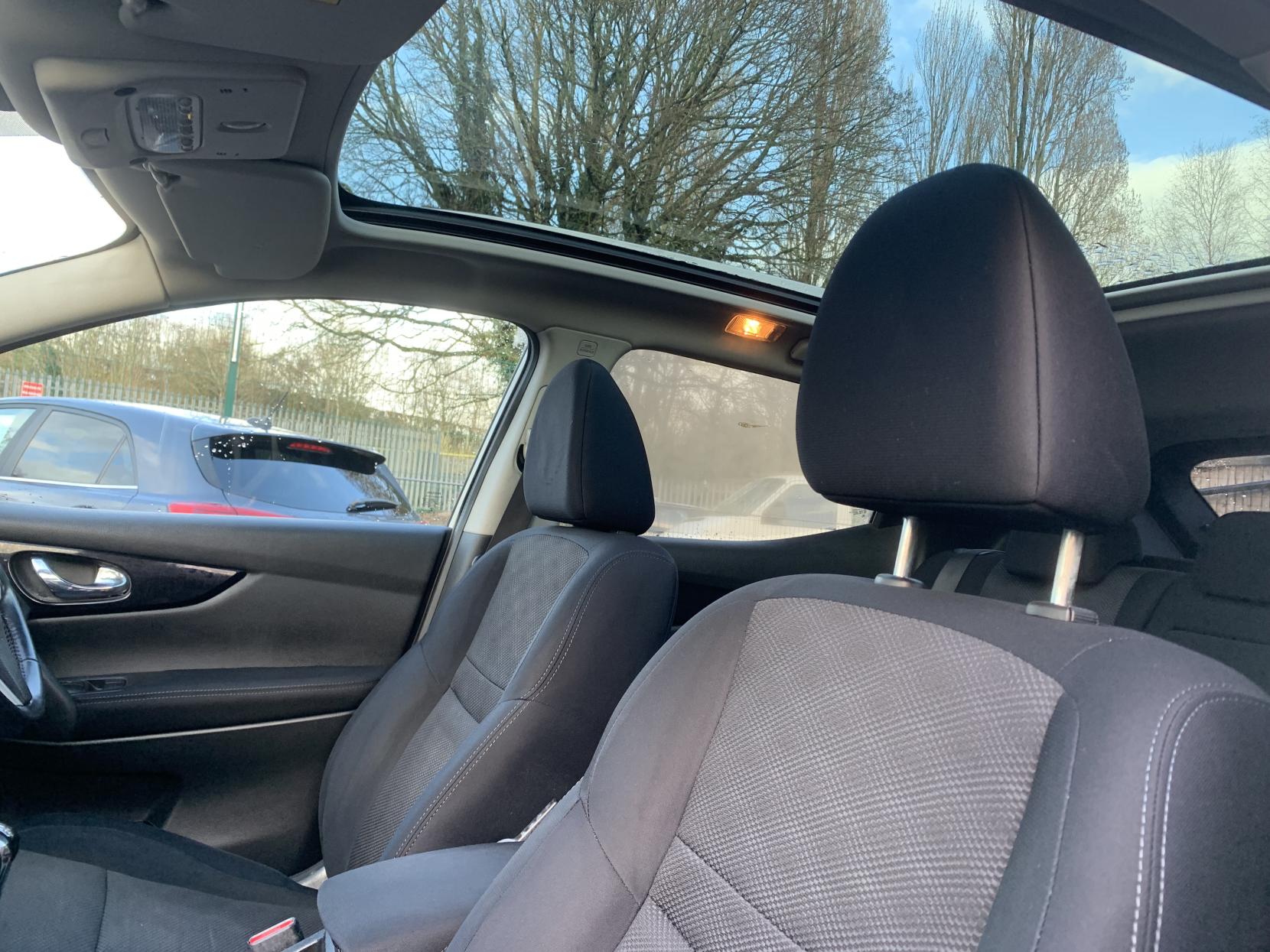 Nissan Qashqai 1.5 dCi N-Connecta SUV 5dr Diesel Manual 2WD Euro 6 (s/s) (110 ps)