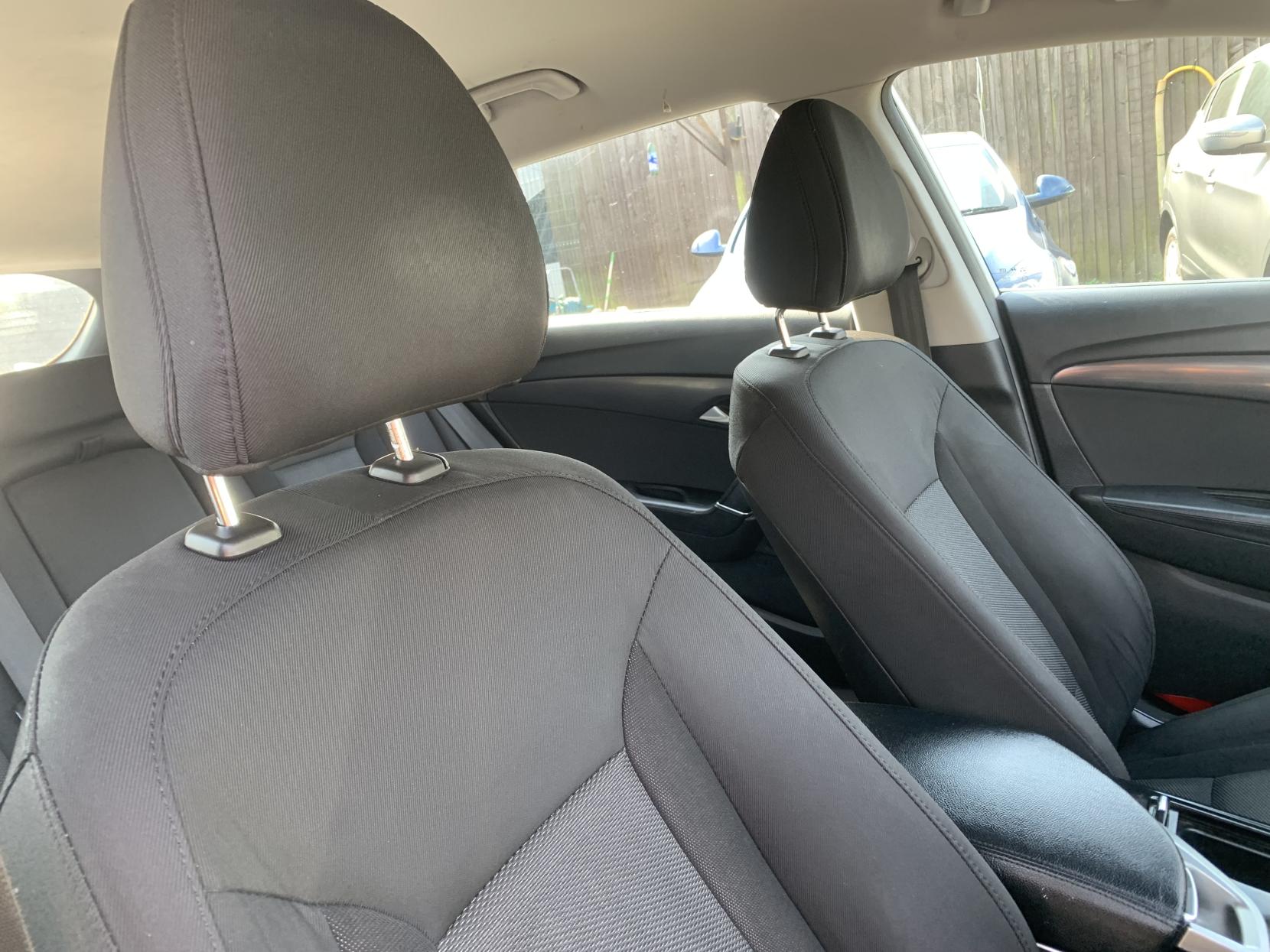 Hyundai i40 1.7 CRDi Blue Drive Active Estate 5dr Diesel Manual Euro 5 (s/s) (136 ps)