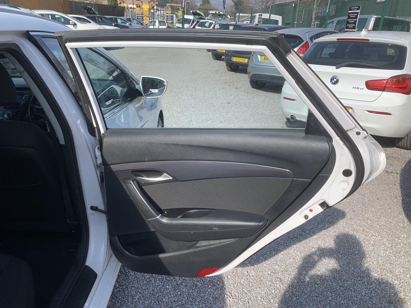 Hyundai i40 1.7 CRDi Blue Drive Active Estate 5dr Diesel Manual Euro 5 (s/s) (136 ps)