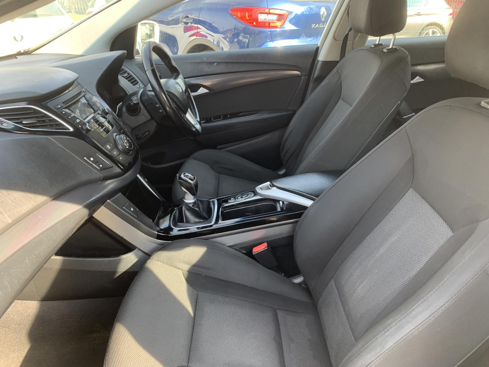 Hyundai i40 1.7 CRDi Blue Drive Active Estate 5dr Diesel Manual Euro 5 (s/s) (136 ps)