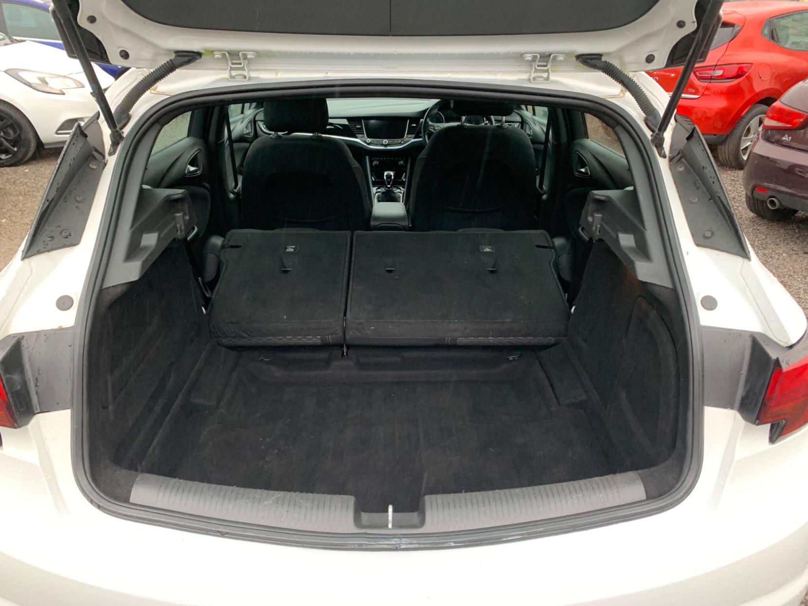 Vauxhall Astra 1.4i Turbo SRi Nav Euro 6 5dr