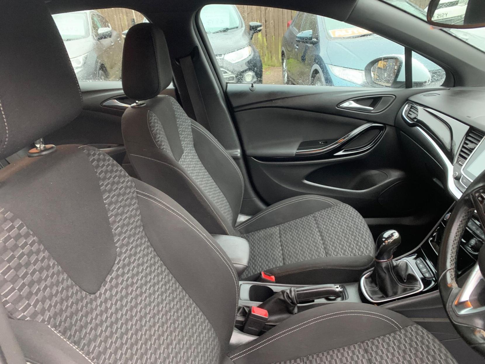 Vauxhall Astra 1.4i Turbo SRi Nav Euro 6 5dr