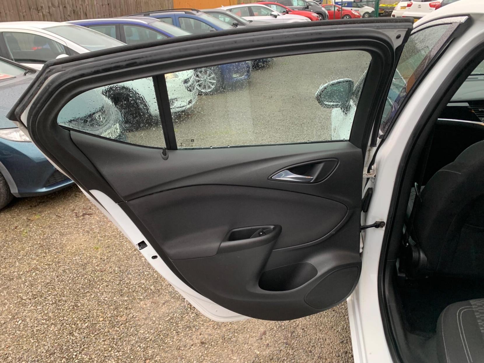 Vauxhall Astra 1.4i Turbo SRi Nav Euro 6 5dr