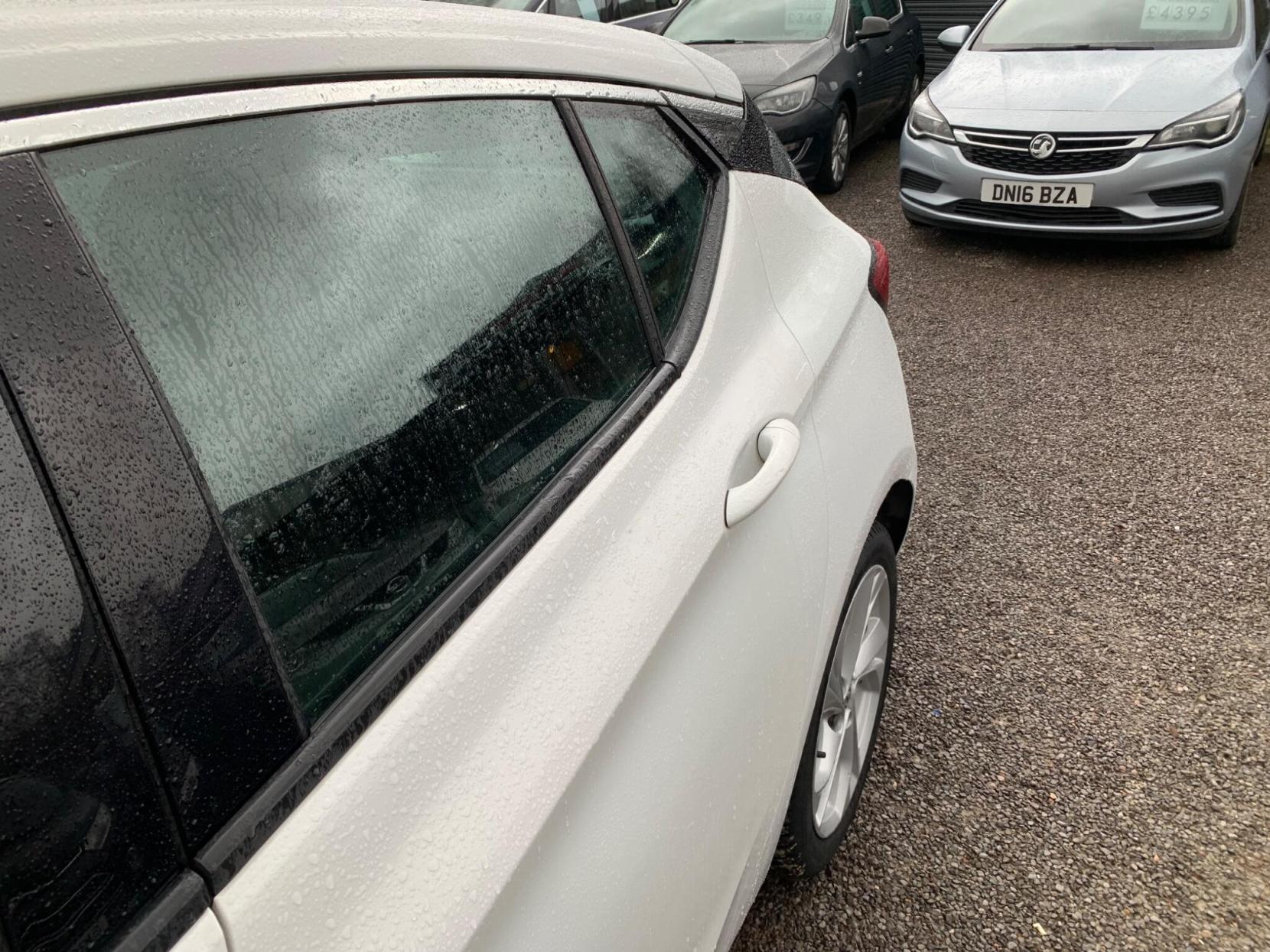 Vauxhall Astra 1.4i Turbo SRi Nav Euro 6 5dr