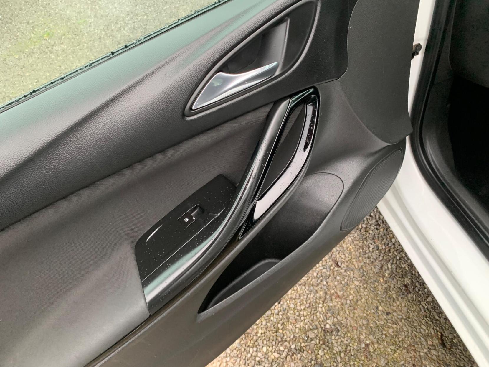 Vauxhall Astra 1.4i Turbo SRi Nav Euro 6 5dr