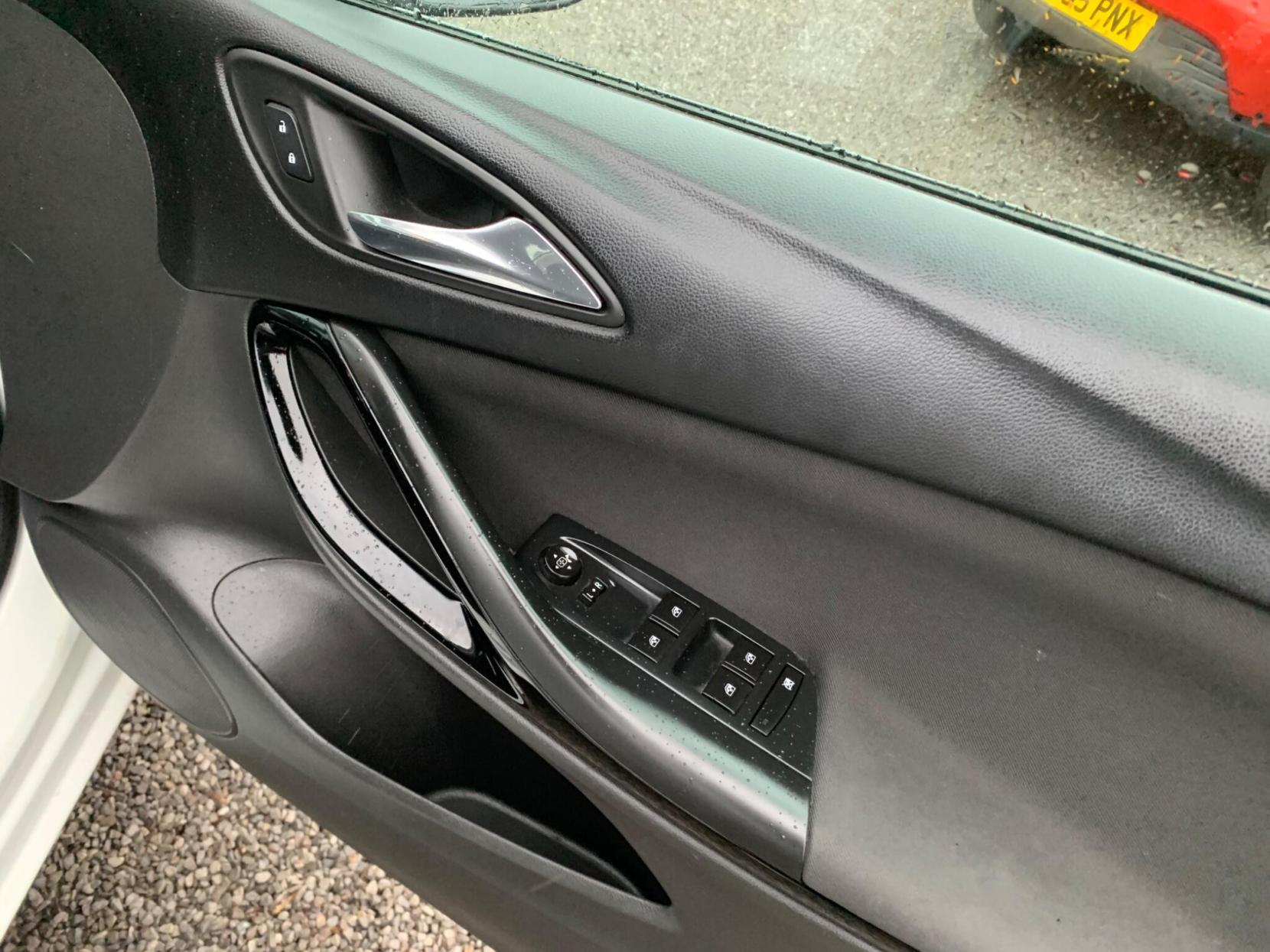 Vauxhall Astra 1.4i Turbo SRi Nav Euro 6 5dr