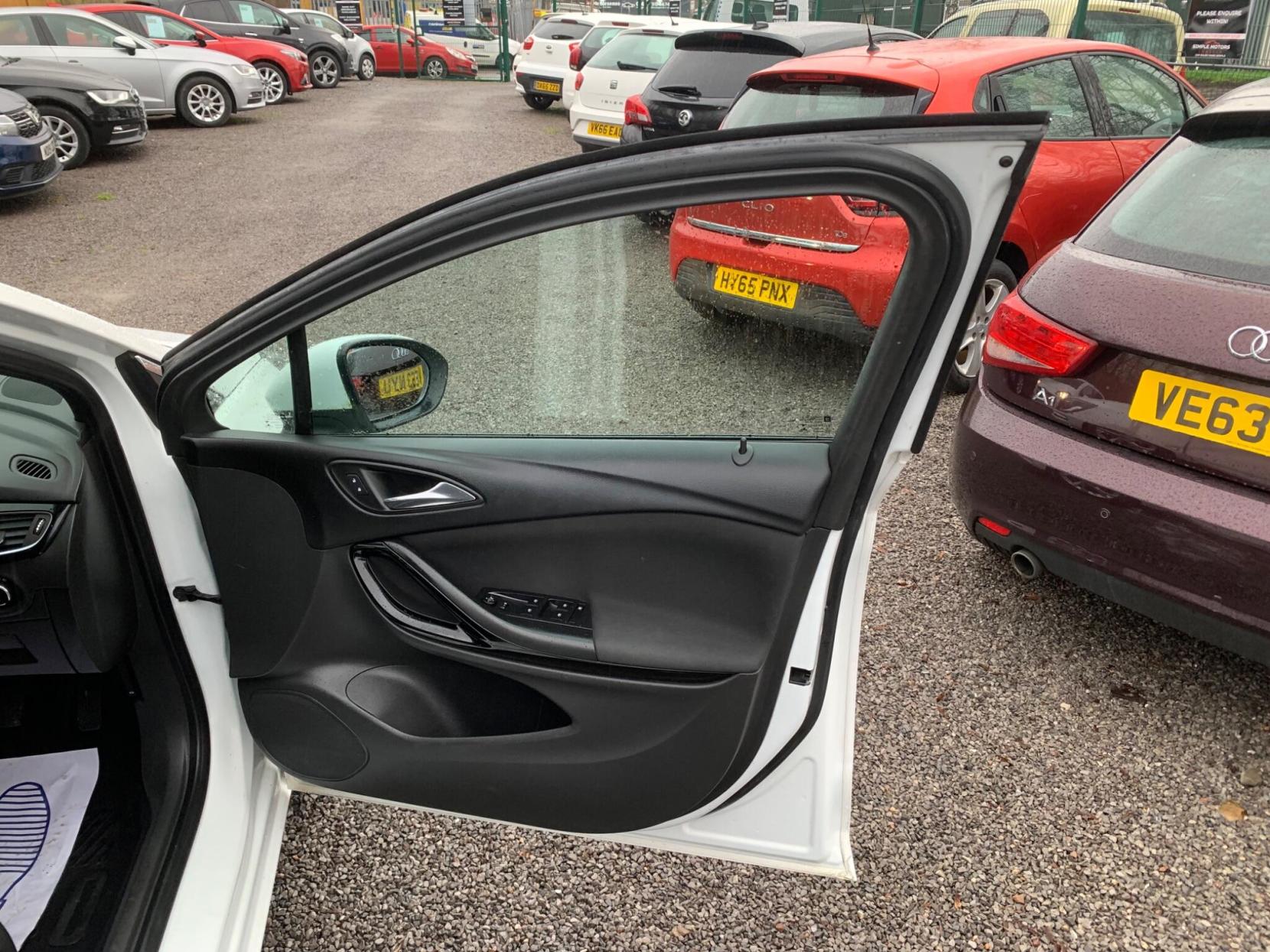 Vauxhall Astra 1.4i Turbo SRi Nav Euro 6 5dr