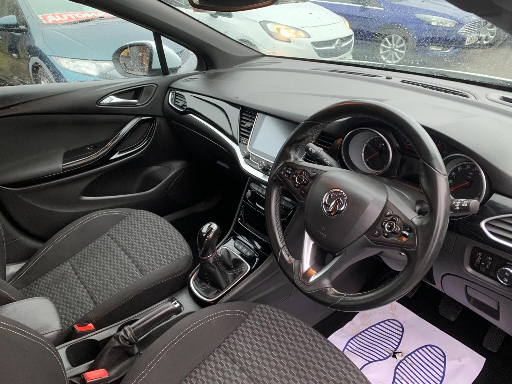 Vauxhall Astra 1.4i Turbo SRi Nav Euro 6 5dr