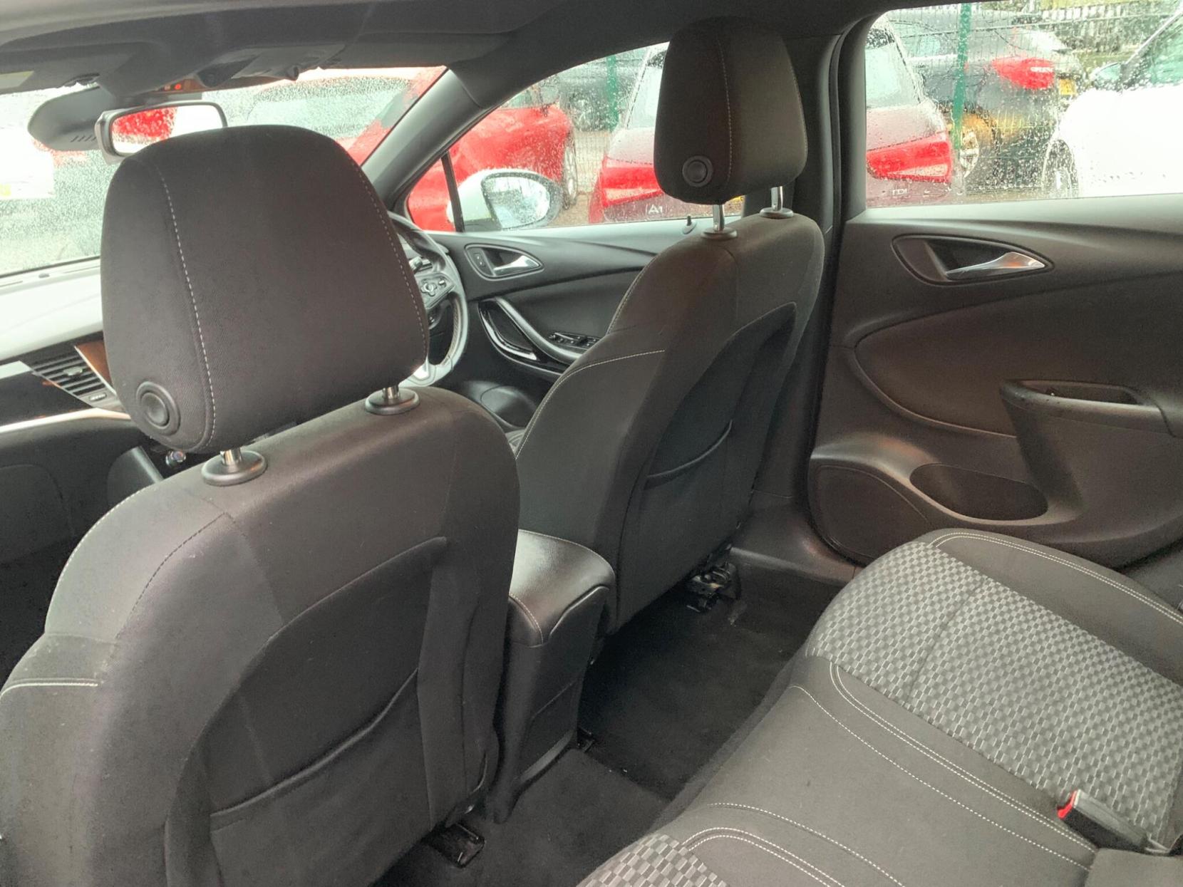 Vauxhall Astra 1.4i Turbo SRi Nav Euro 6 5dr