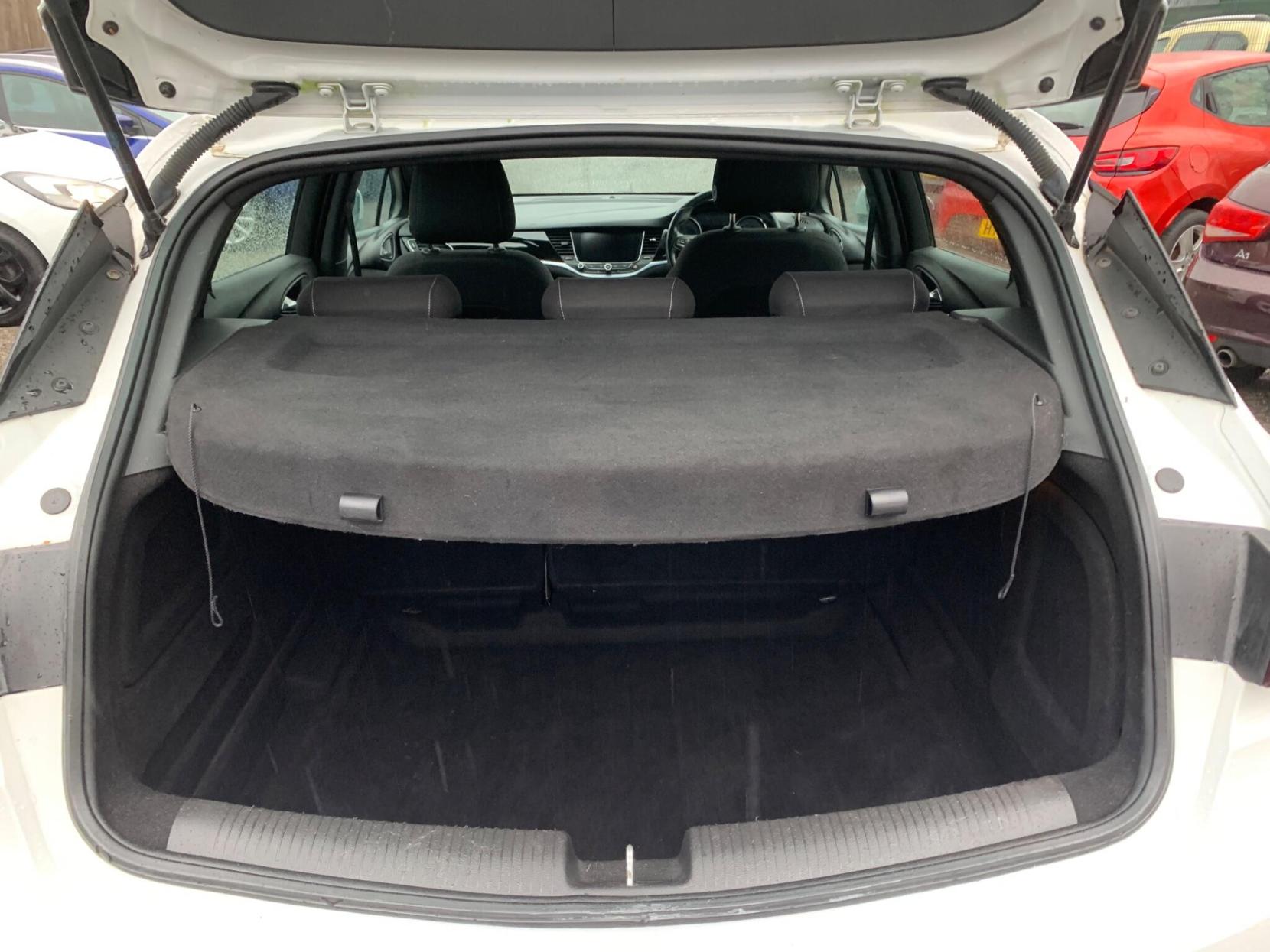 Vauxhall Astra 1.4i Turbo SRi Nav Euro 6 5dr