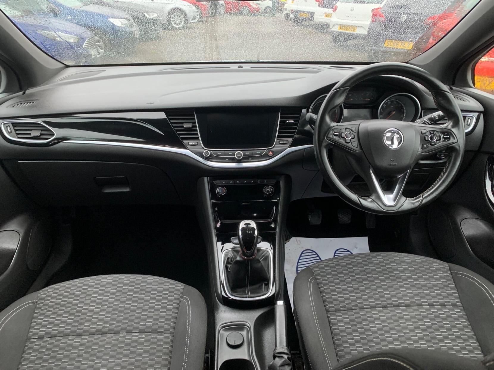Vauxhall Astra 1.4i Turbo SRi Nav Euro 6 5dr