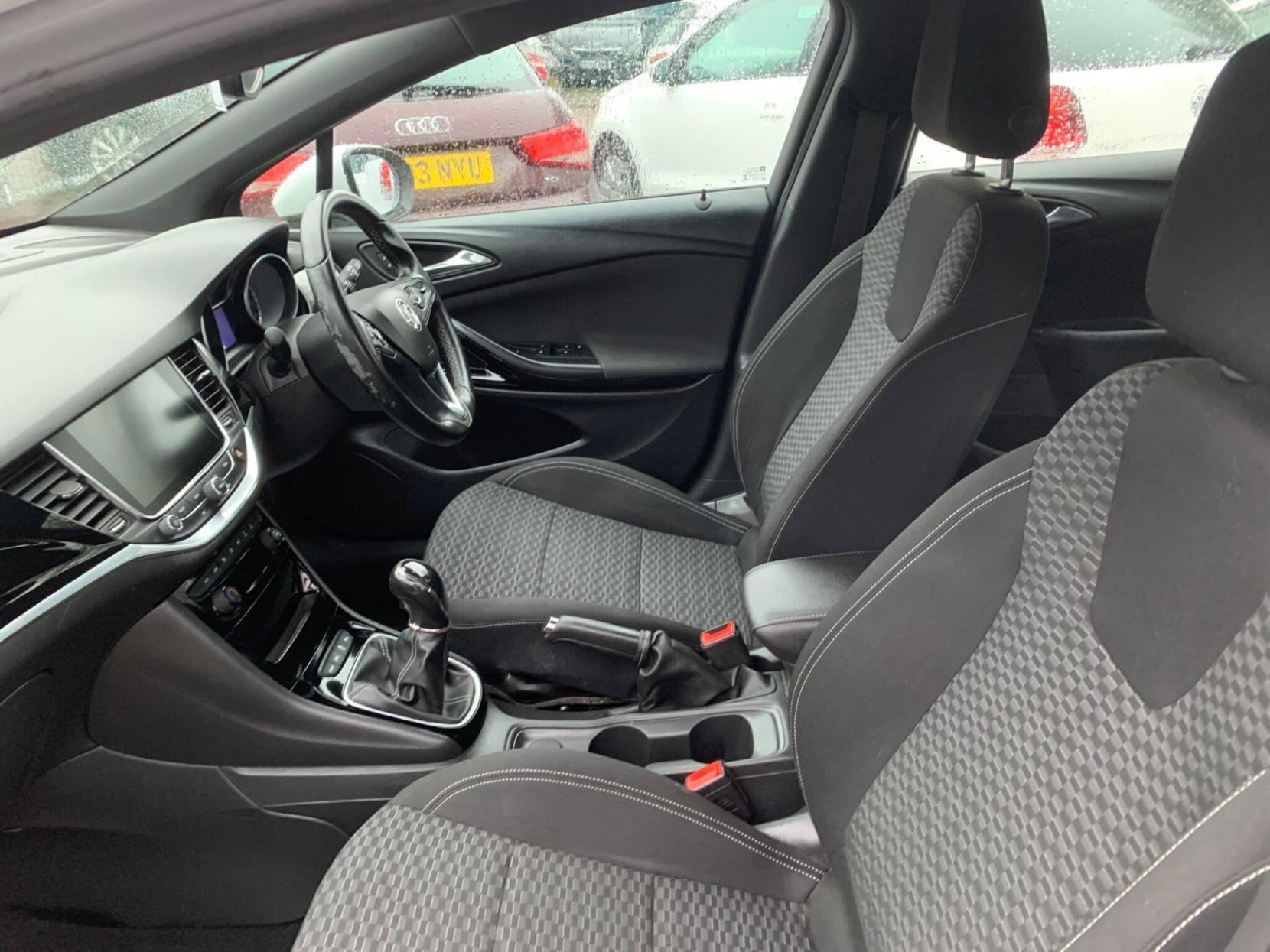 Vauxhall Astra 1.4i Turbo SRi Nav Euro 6 5dr