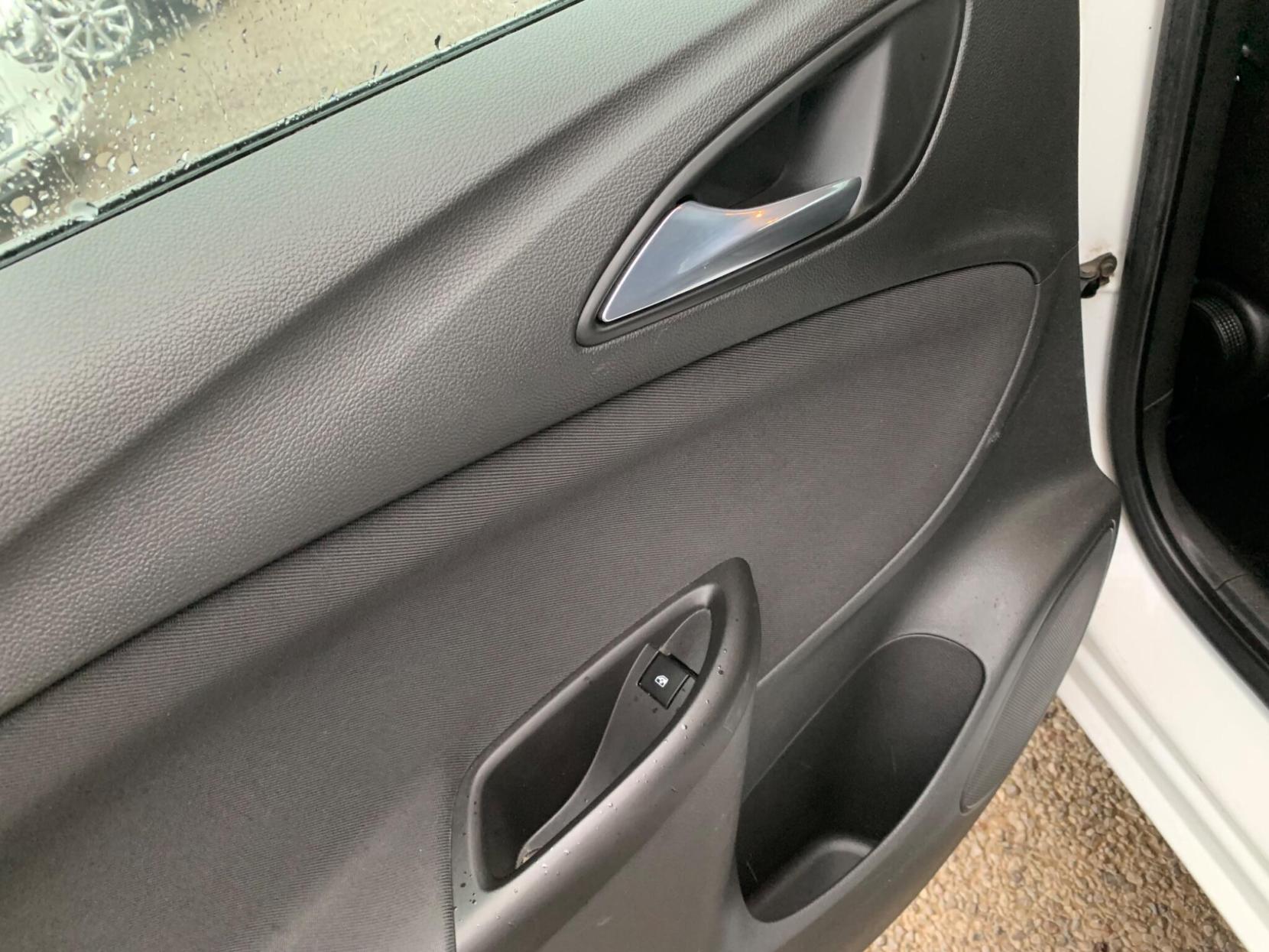 Vauxhall Astra 1.4i Turbo SRi Nav Euro 6 5dr