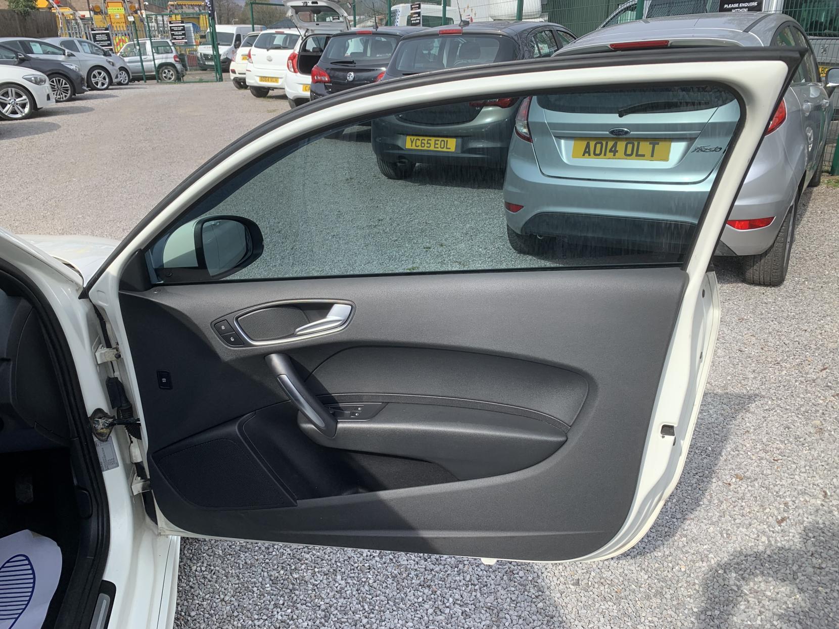 Audi A1 1.4 TFSI S line Hatchback 3dr Petrol Manual Euro 5 (s/s) (122 ps)