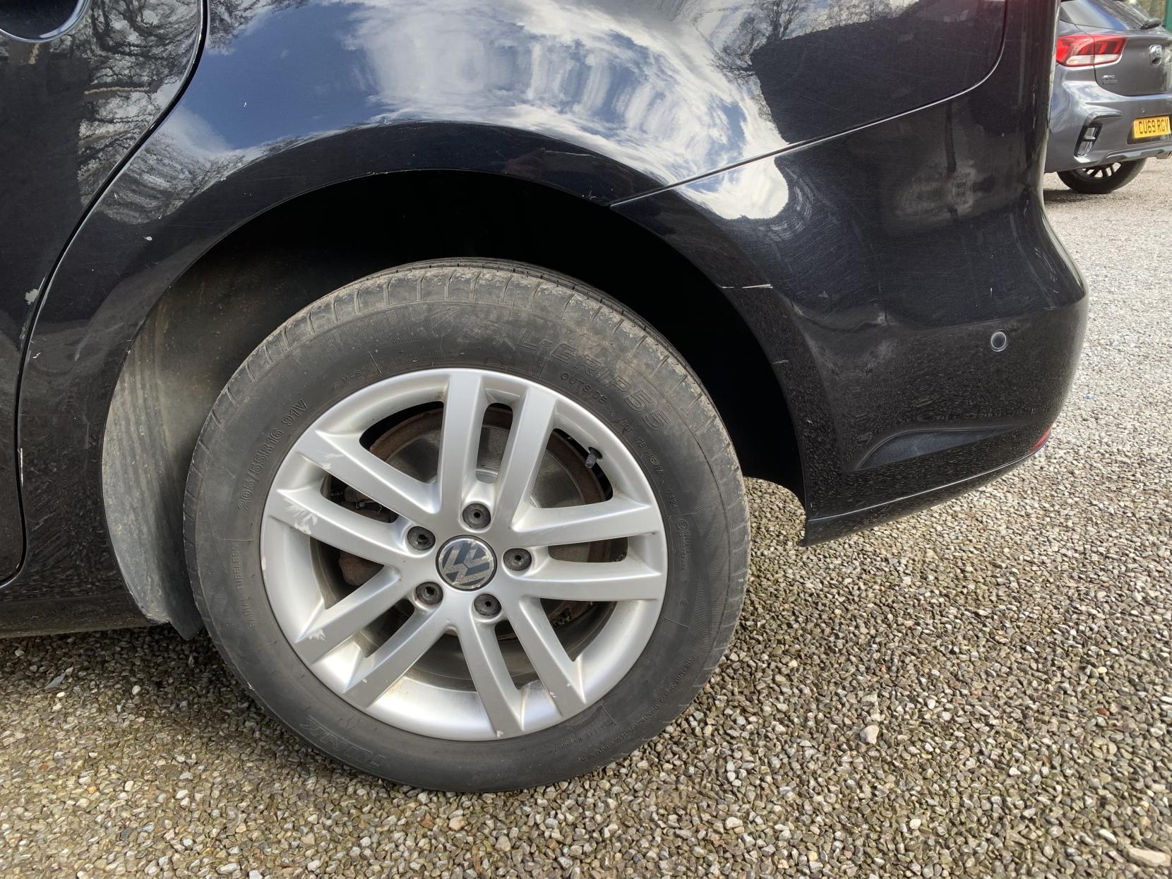 Volkswagen Touran 1.6 TDI BlueMotion Tech SE MPV 5dr Diesel DSG Euro 5 (s/s) (105 ps)