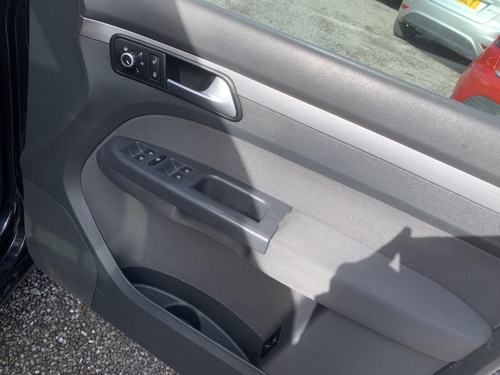 Volkswagen Touran 1.6 TDI BlueMotion Tech SE MPV 5dr Diesel DSG Euro 5 (s/s) (105 ps)