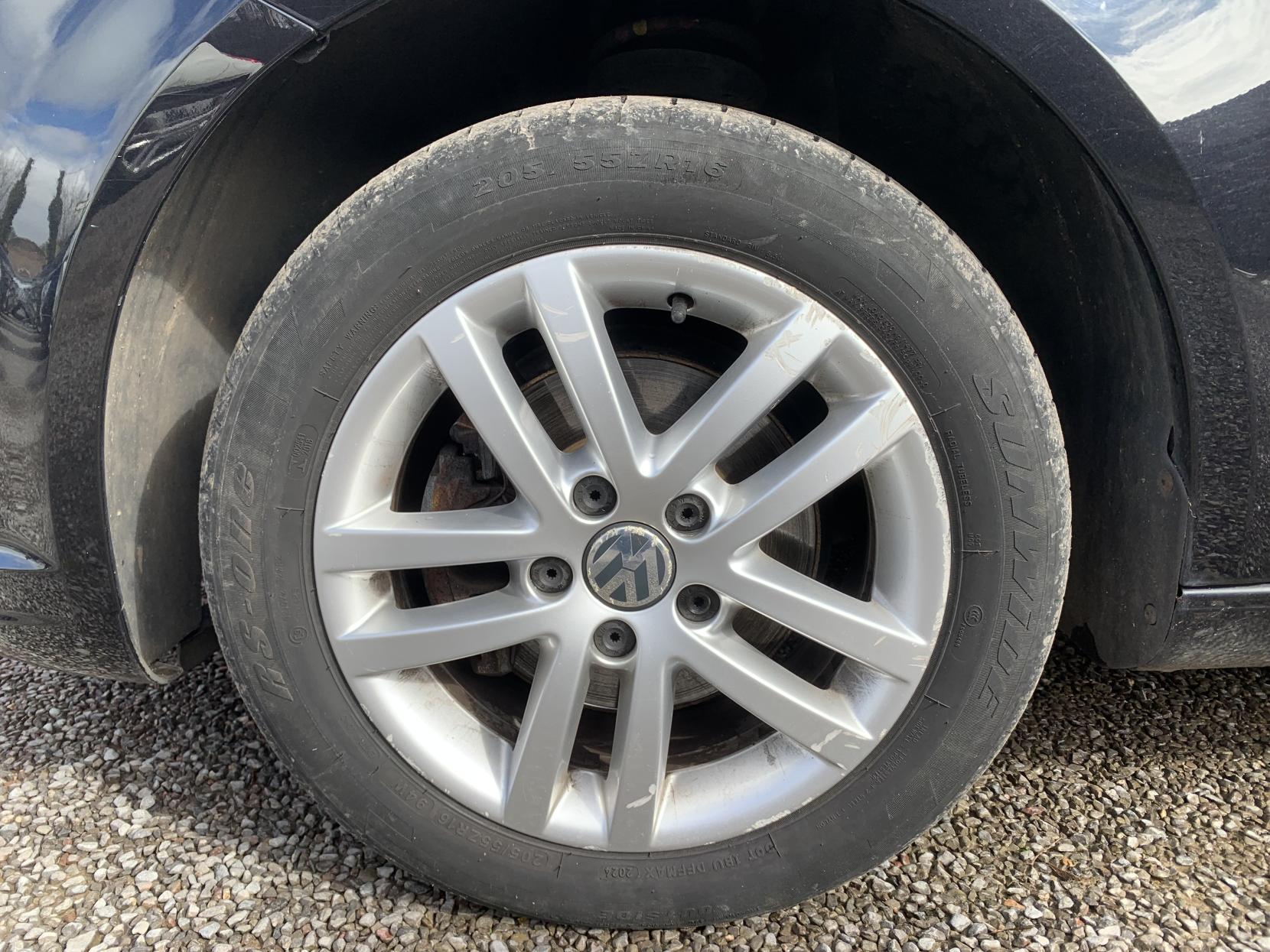 Volkswagen Touran 1.6 TDI BlueMotion Tech SE MPV 5dr Diesel DSG Euro 5 (s/s) (105 ps)