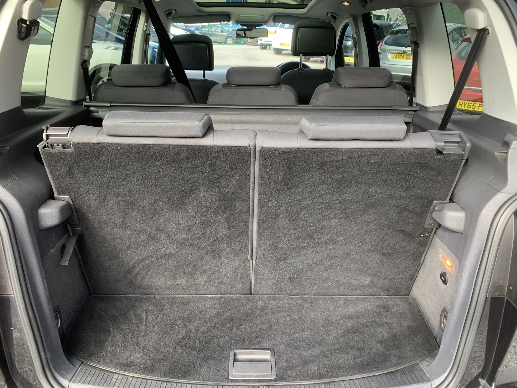 Volkswagen Touran 1.6 TDI BlueMotion Tech SE MPV 5dr Diesel DSG Euro 5 (s/s) (105 ps)