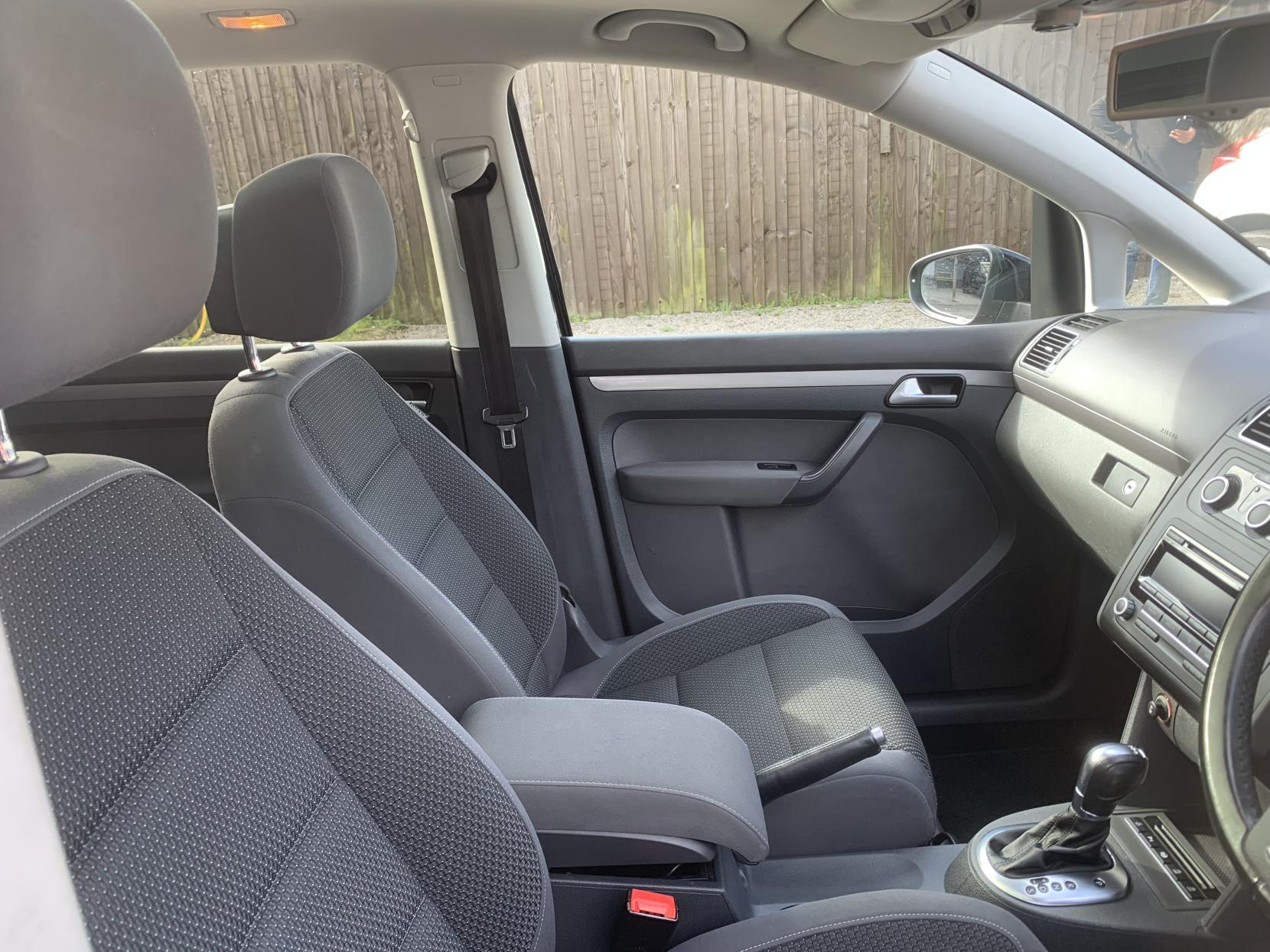 Volkswagen Touran 1.6 TDI BlueMotion Tech SE MPV 5dr Diesel DSG Euro 5 (s/s) (105 ps)