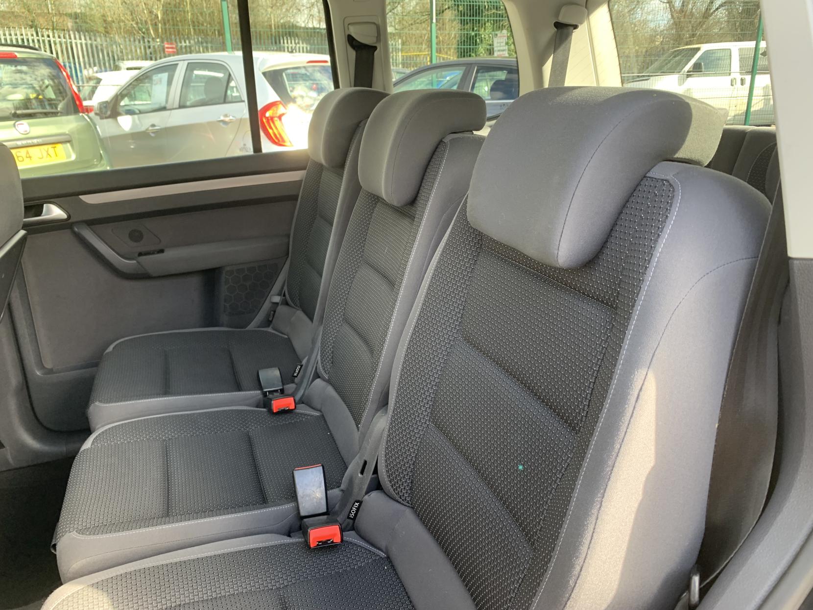 Volkswagen Touran 1.6 TDI BlueMotion Tech SE MPV 5dr Diesel DSG Euro 5 (s/s) (105 ps)