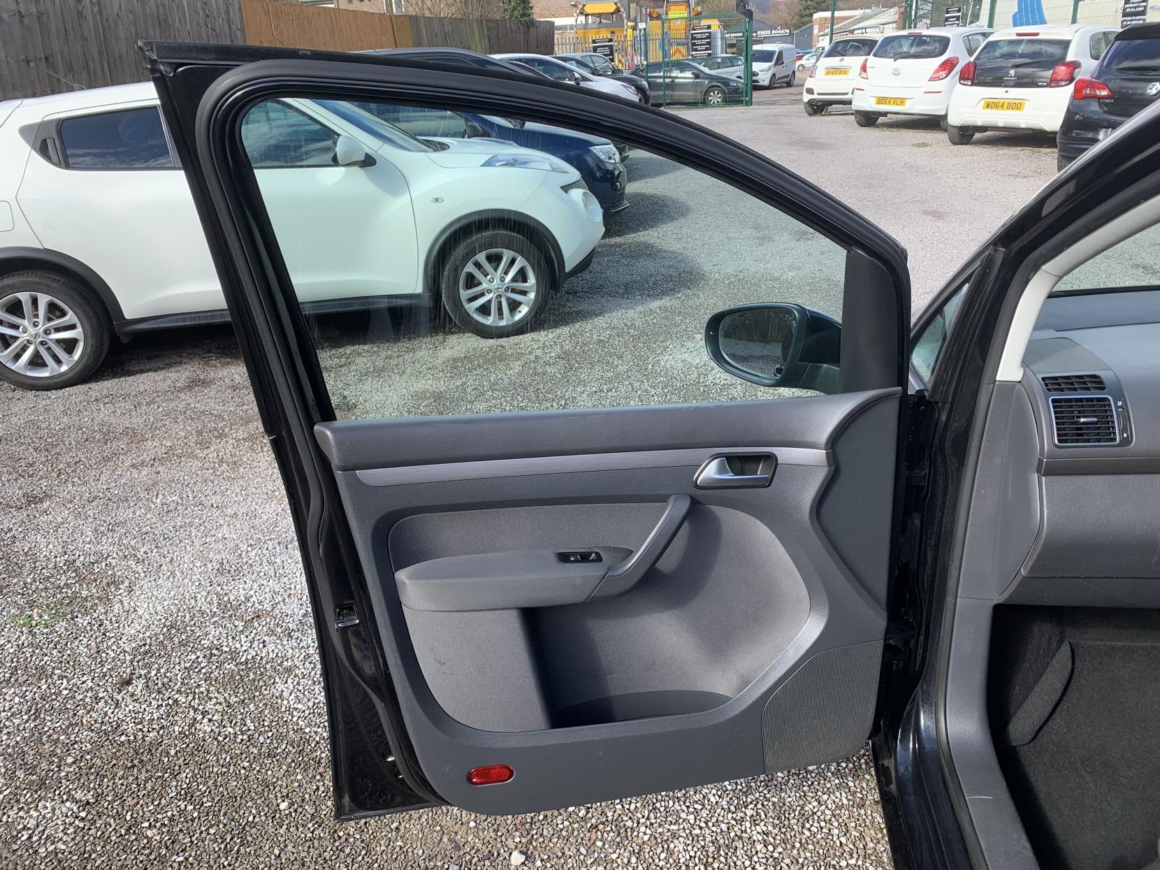 Volkswagen Touran 1.6 TDI BlueMotion Tech SE MPV 5dr Diesel DSG Euro 5 (s/s) (105 ps)