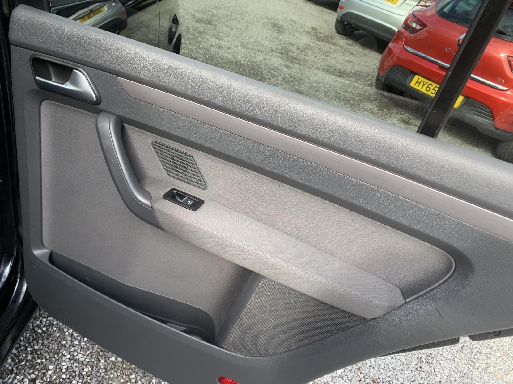 Volkswagen Touran 1.6 TDI BlueMotion Tech SE MPV 5dr Diesel DSG Euro 5 (s/s) (105 ps)