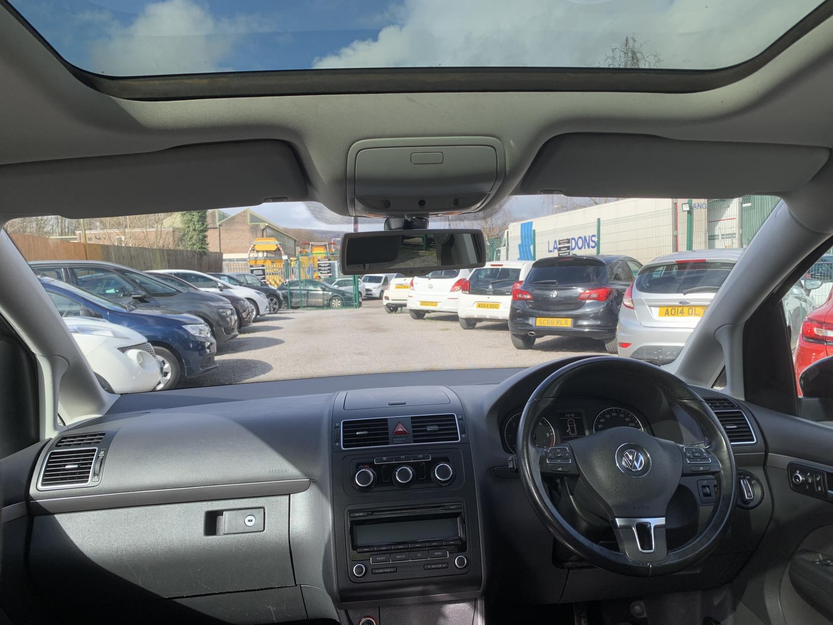 Volkswagen Touran 1.6 TDI BlueMotion Tech SE MPV 5dr Diesel DSG Euro 5 (s/s) (105 ps)