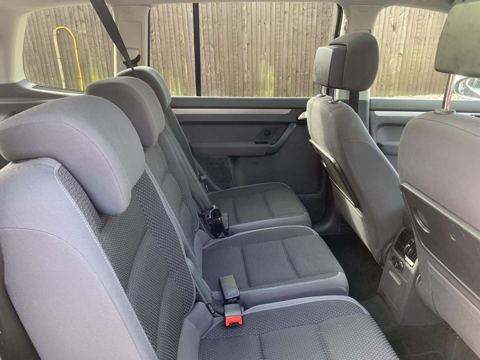 Volkswagen Touran 1.6 TDI BlueMotion Tech SE MPV 5dr Diesel DSG Euro 5 (s/s) (105 ps)