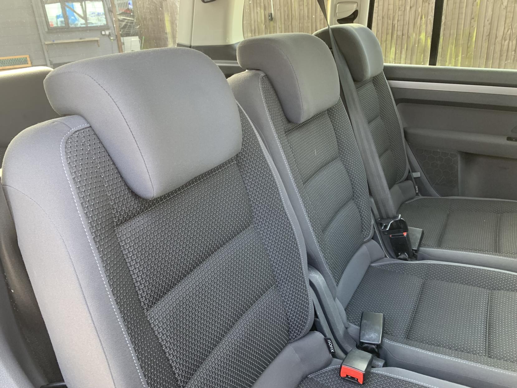 Volkswagen Touran 1.6 TDI BlueMotion Tech SE MPV 5dr Diesel DSG Euro 5 (s/s) (105 ps)