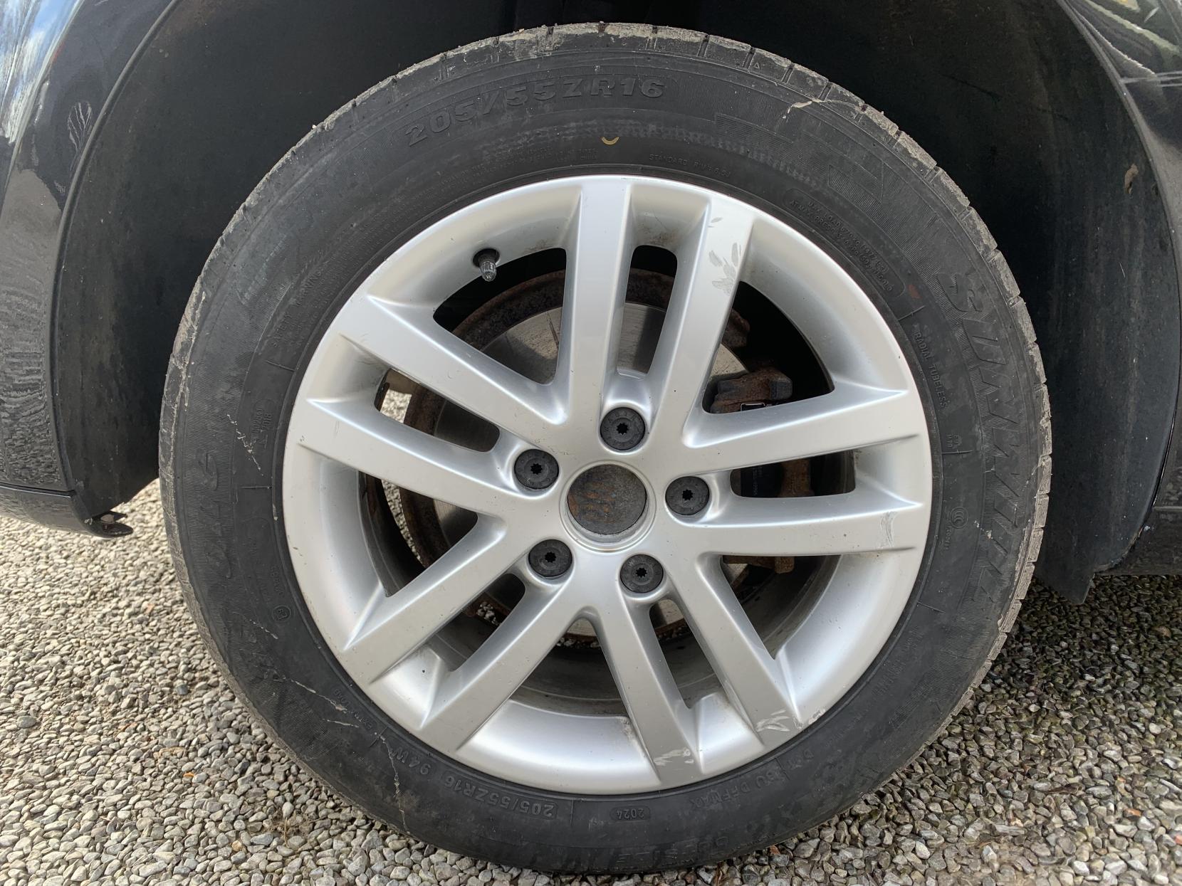 Volkswagen Touran 1.6 TDI BlueMotion Tech SE MPV 5dr Diesel DSG Euro 5 (s/s) (105 ps)